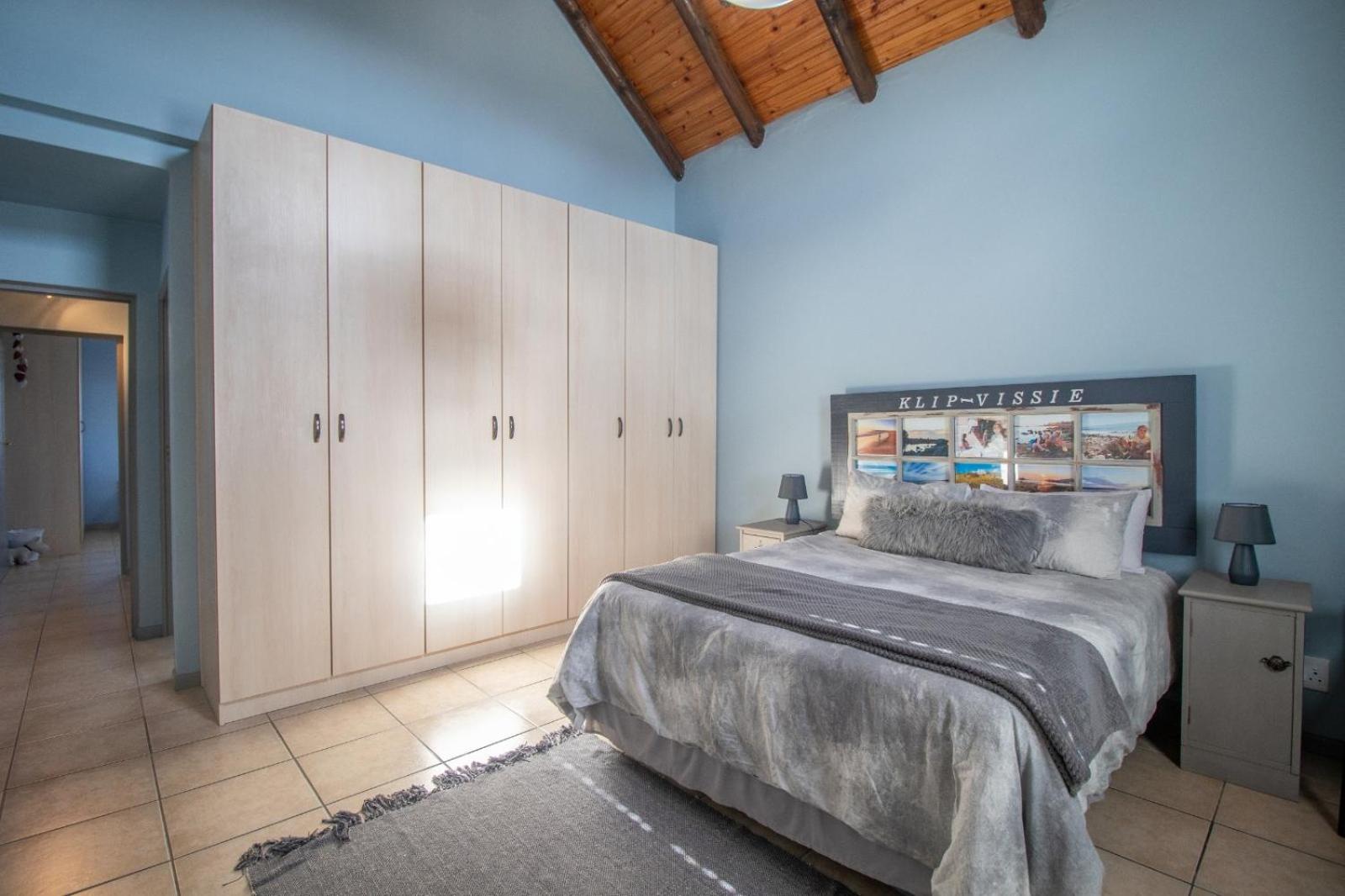 Three-Bedroom House photo 3