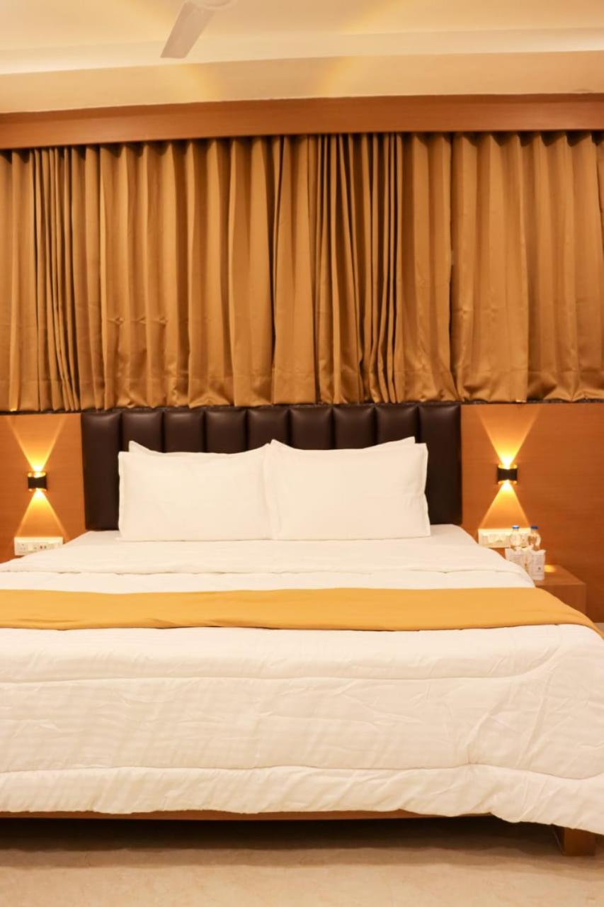 Deluxe Double Room (2 Adults + 1 Child)
