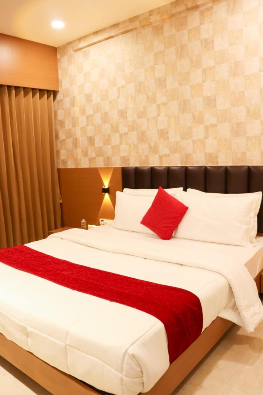 Deluxe Double Room (2 Adults + 1 Child) photo 3