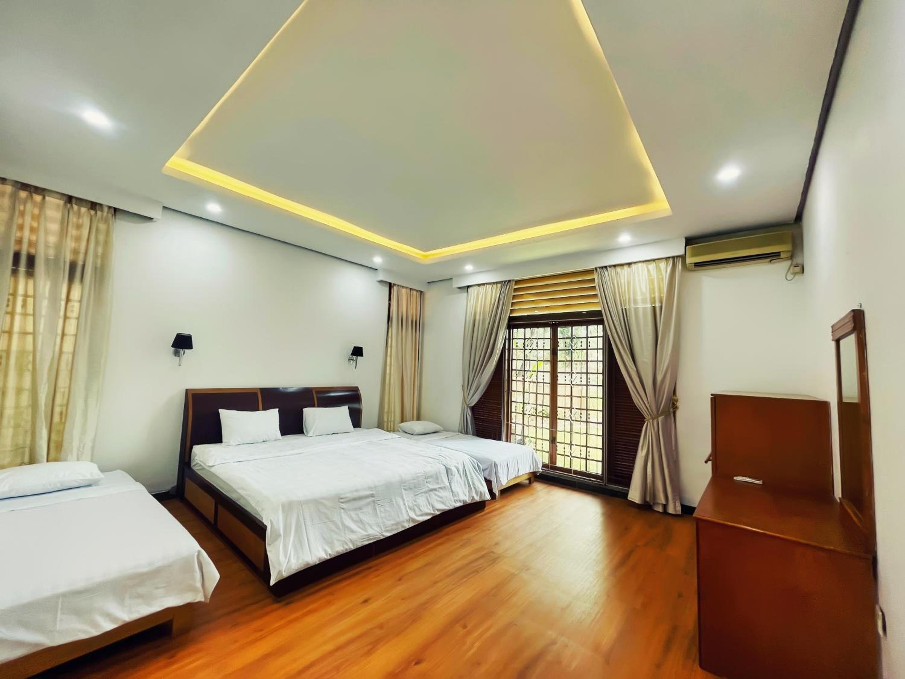 Villa photo 1