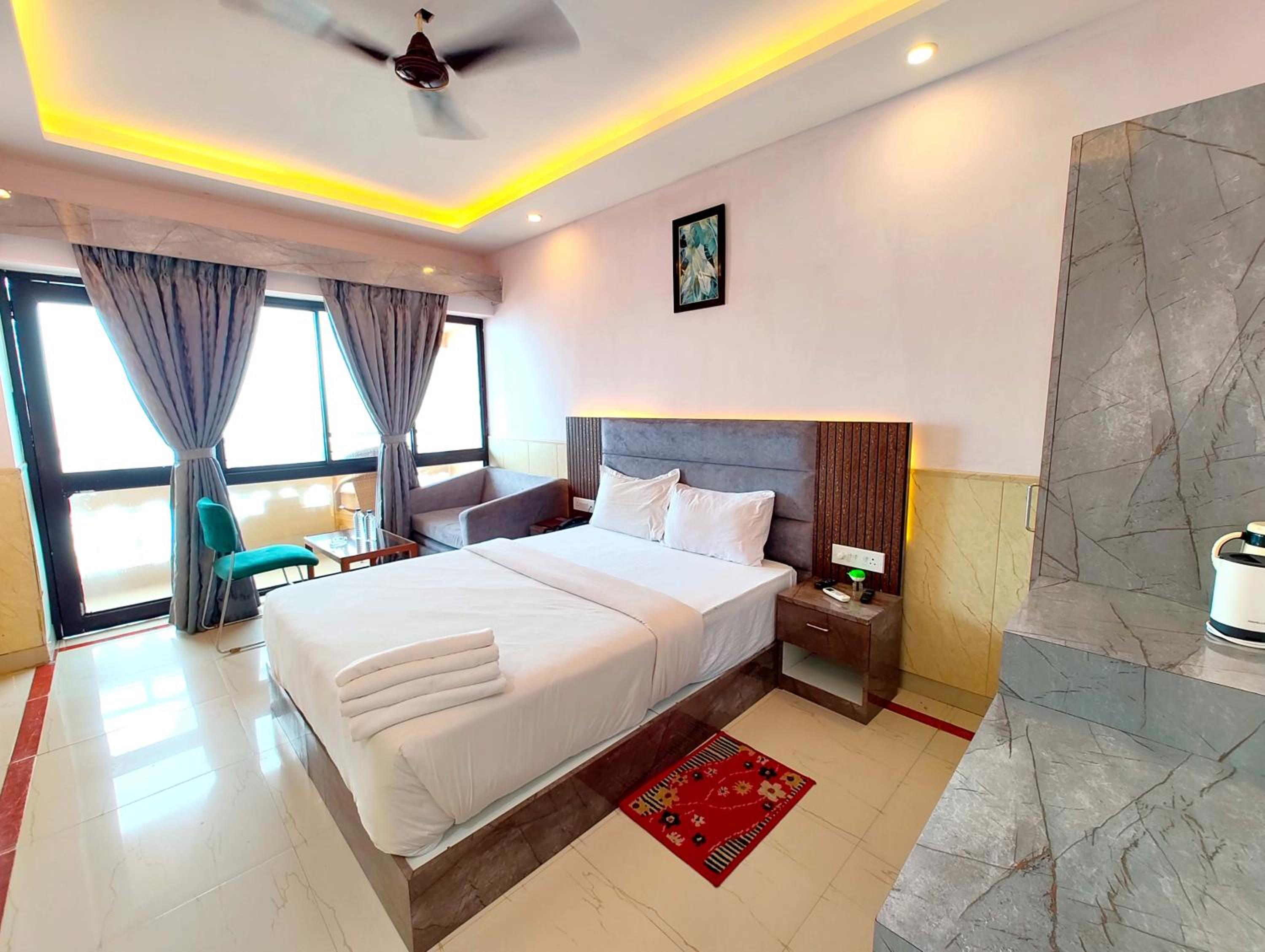 Deluxe Double Room With Balcony And Sea View - Photo 1