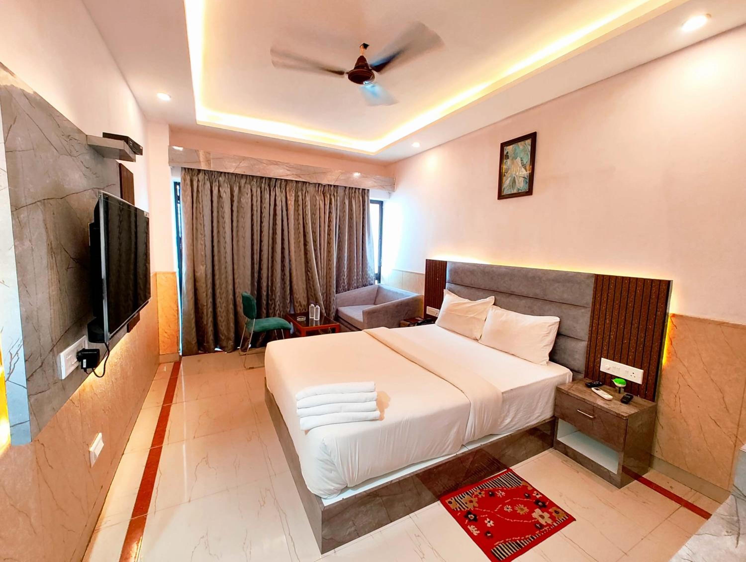 Deluxe Double Room With Balcony And Sea View - Photo 3