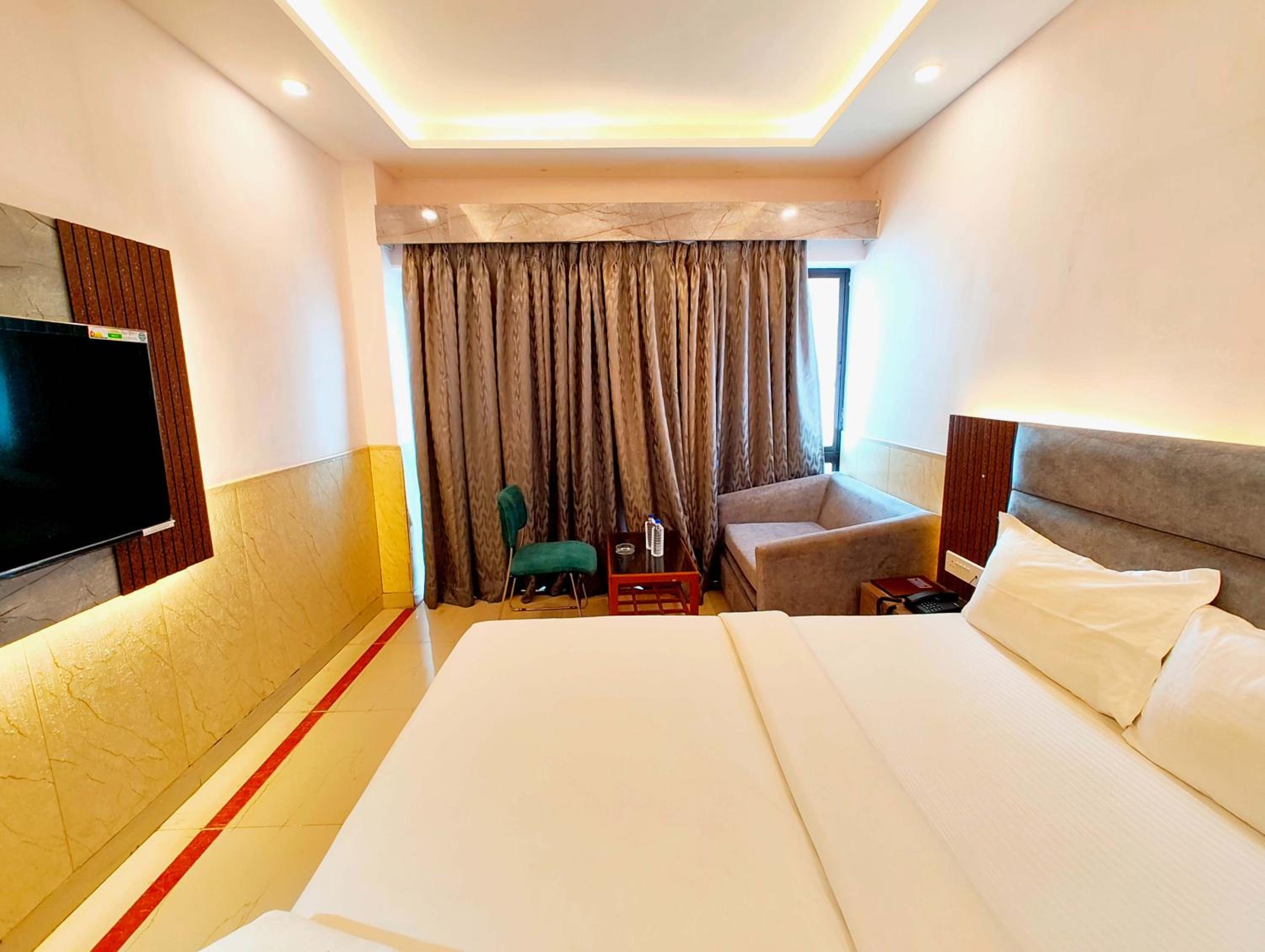Deluxe Double Room With Balcony And Sea View - Photo 8