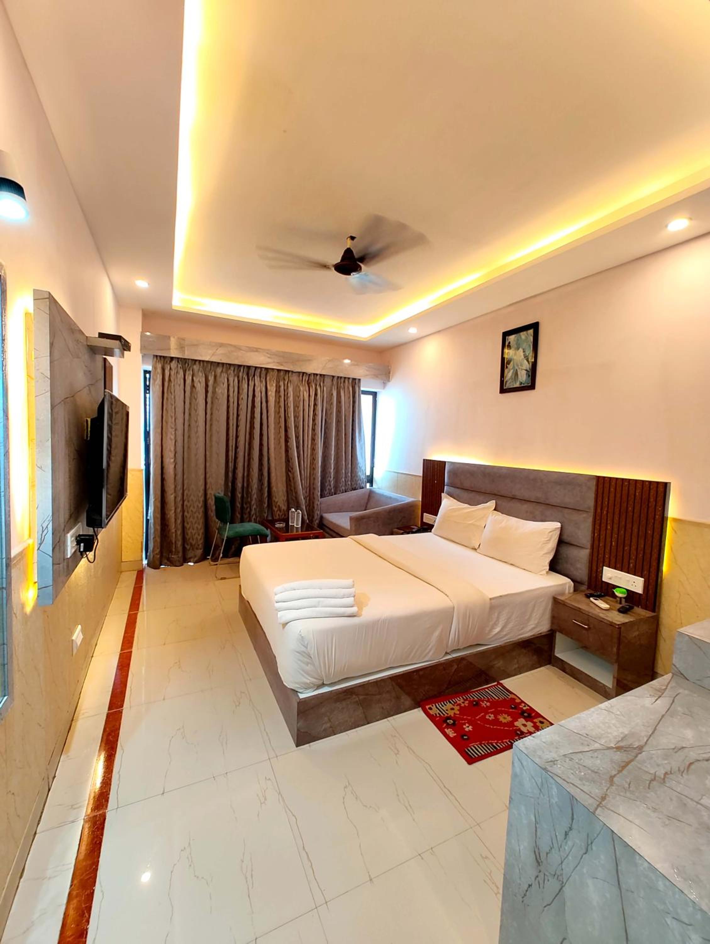 Deluxe Double Room With Balcony And Sea View - Photo 9