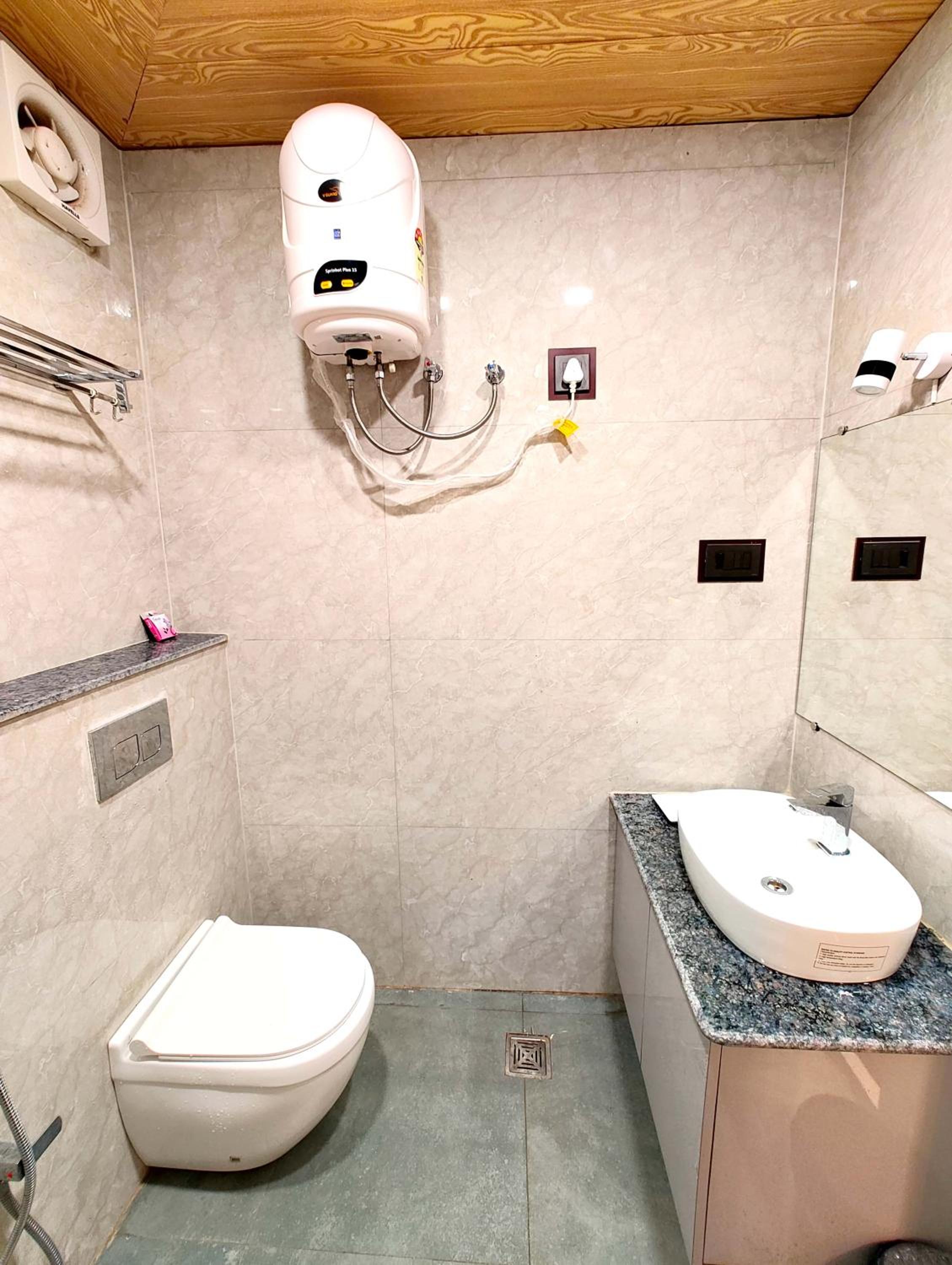 Deluxe Double Room With Balcony And Sea View - Photo 10