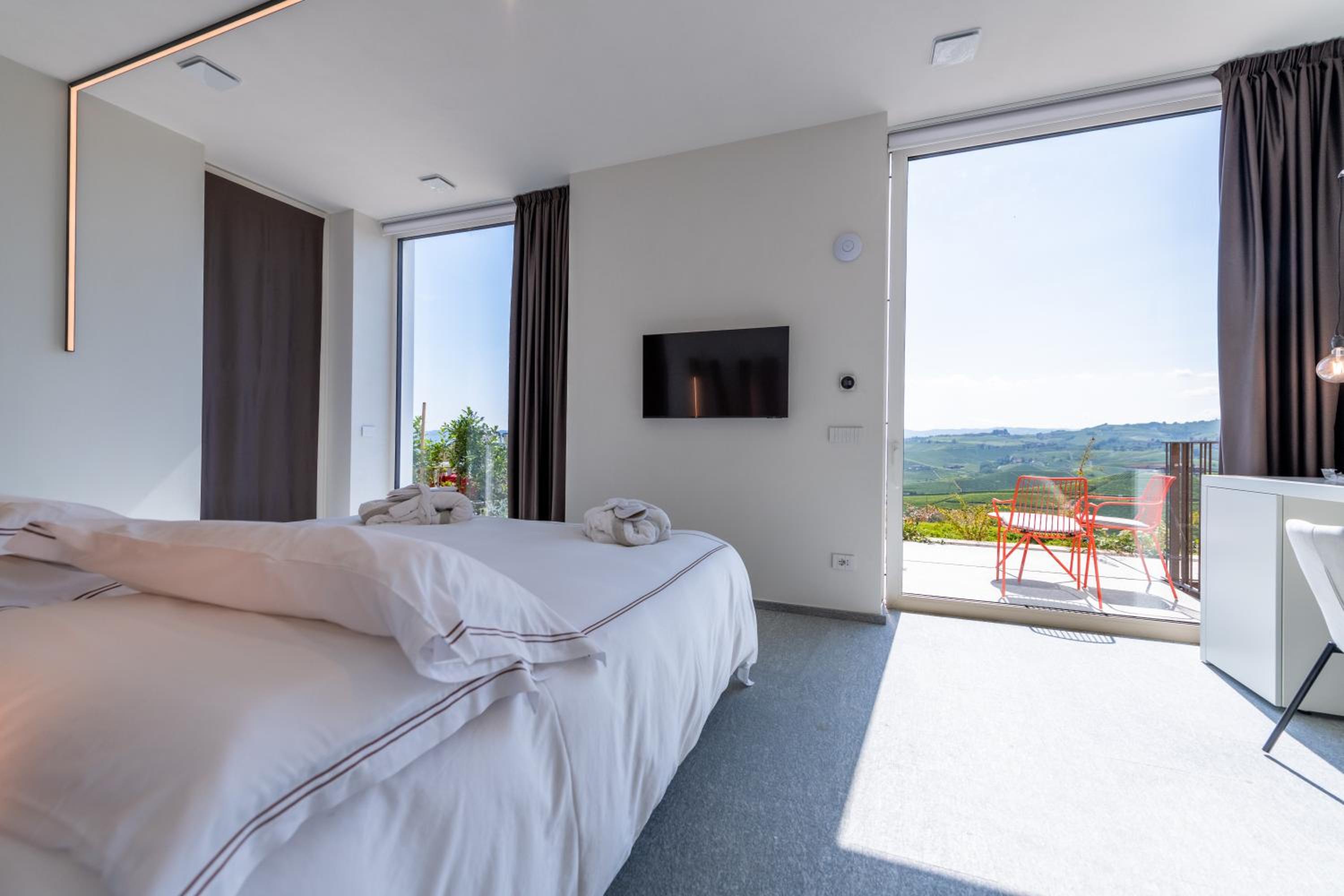 King Room with Balcony photo 2