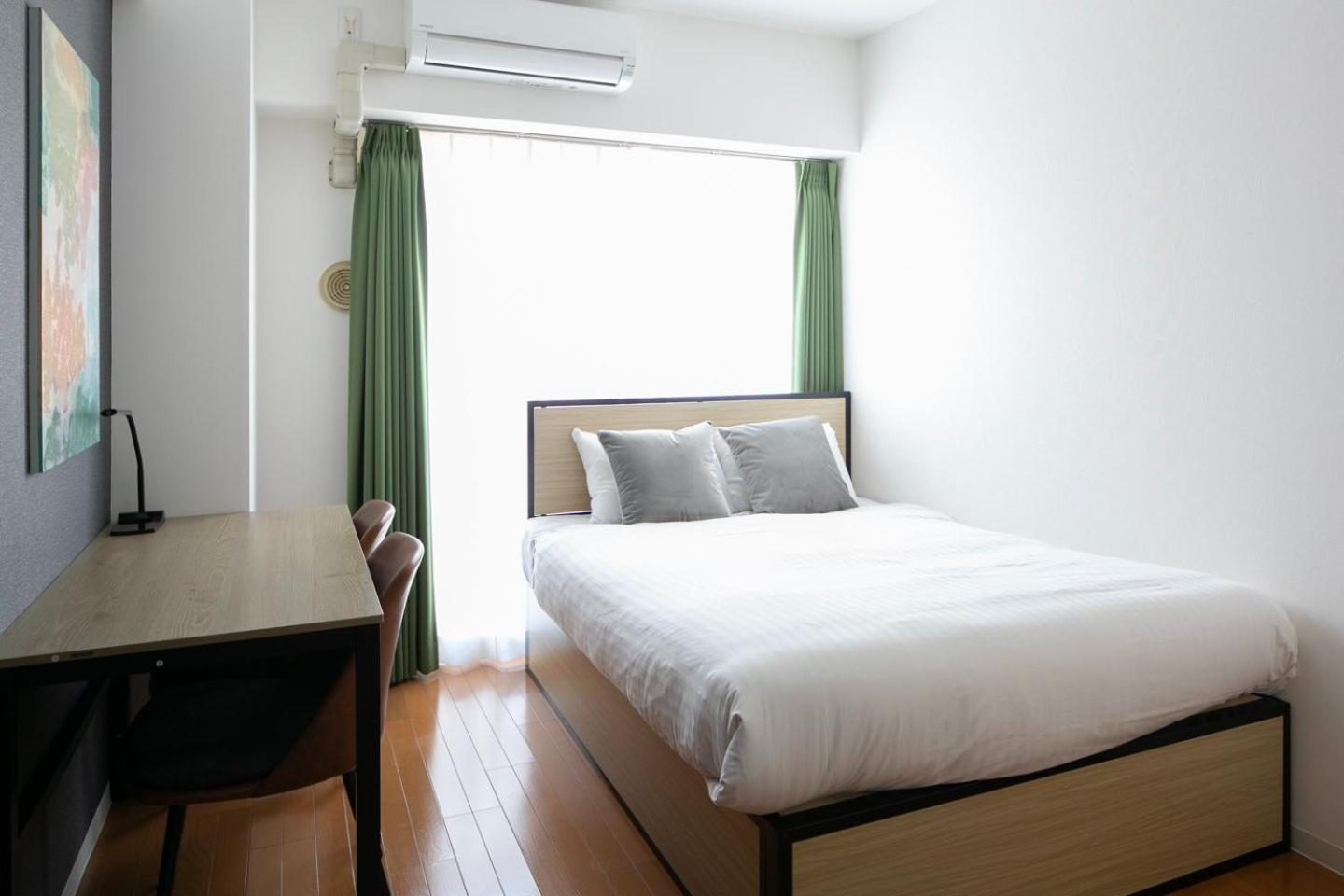 One-Bedroom Apartment photo 1