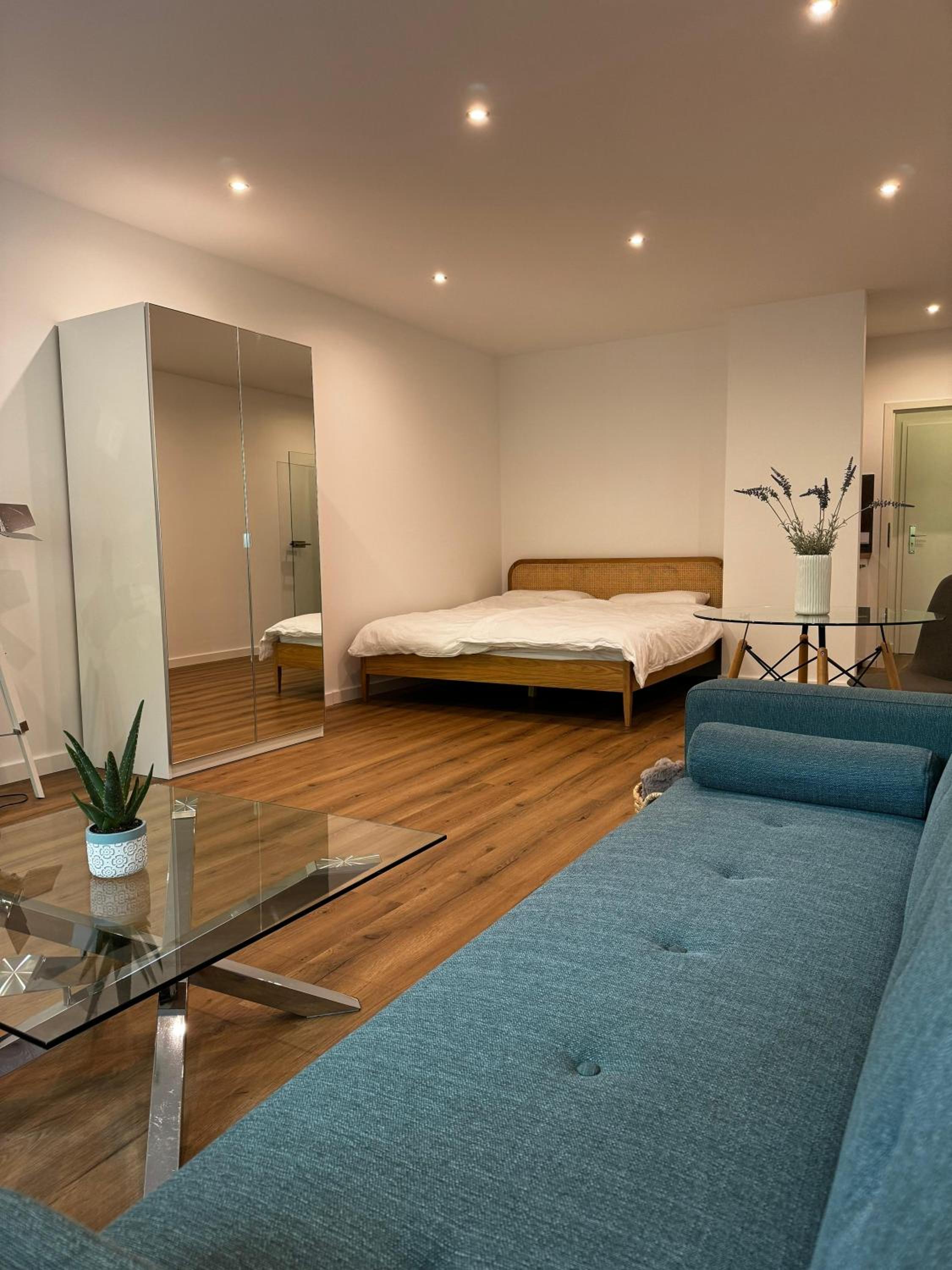 One-Bedroom Apartment photo 1