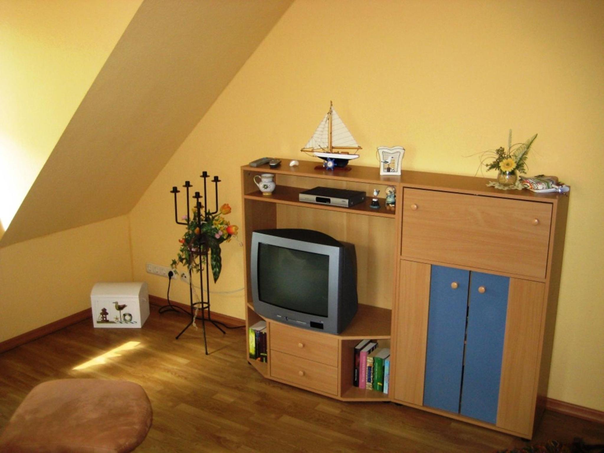 One-Bedroom Apartment with Shower photo 2