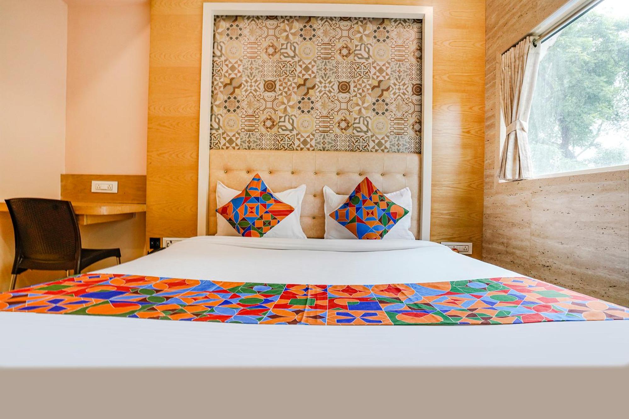 Deluxe Room - Photo 2