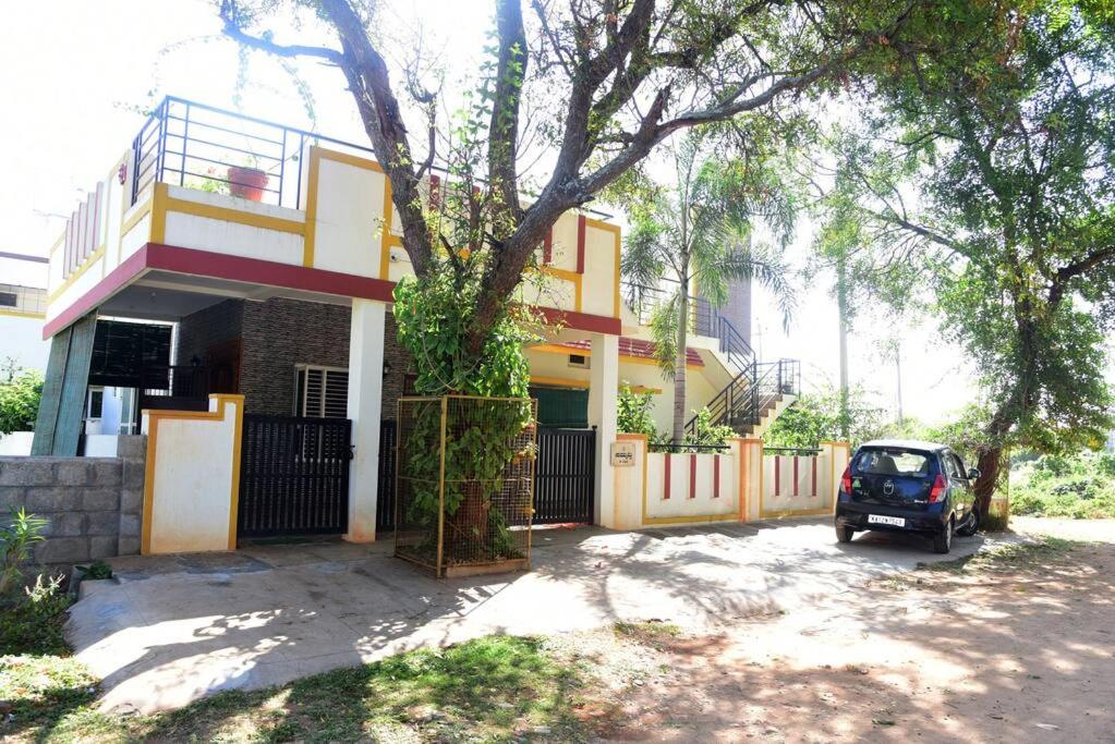 Three-Bedroom House photo 2