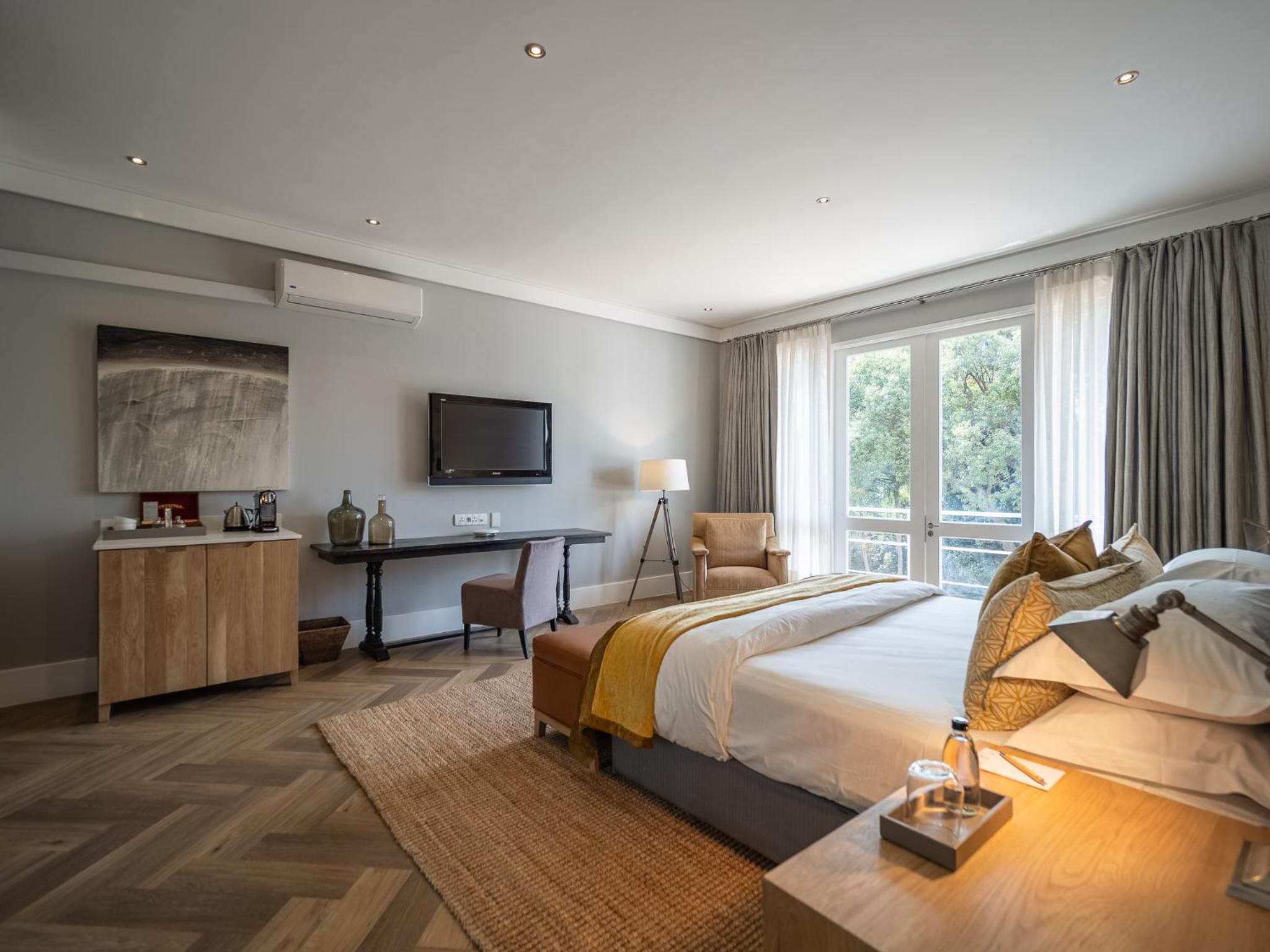 Deluxe Double or Twin Room with Pool View photo 2