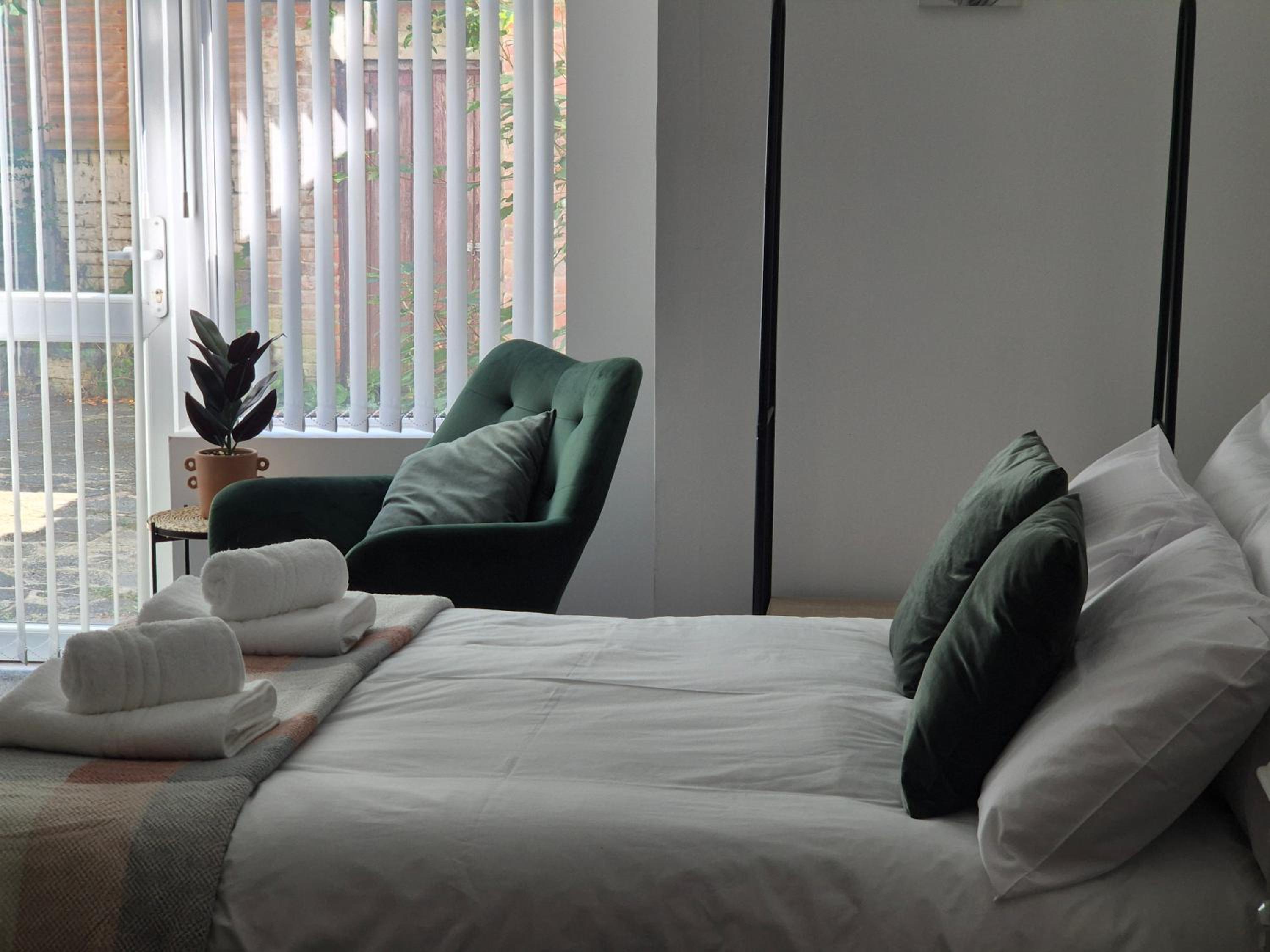One-Bedroom Apartment photo 2