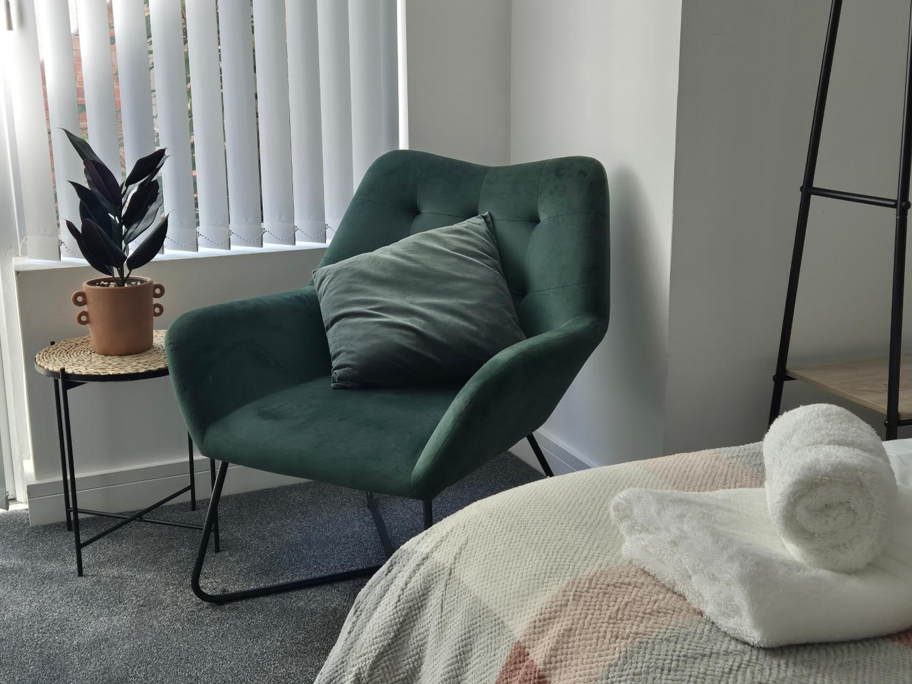 One-Bedroom Apartment photo 1