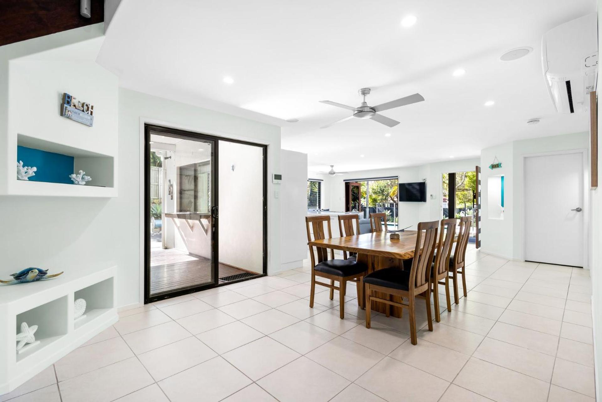 Five-Bedroom House photo 2