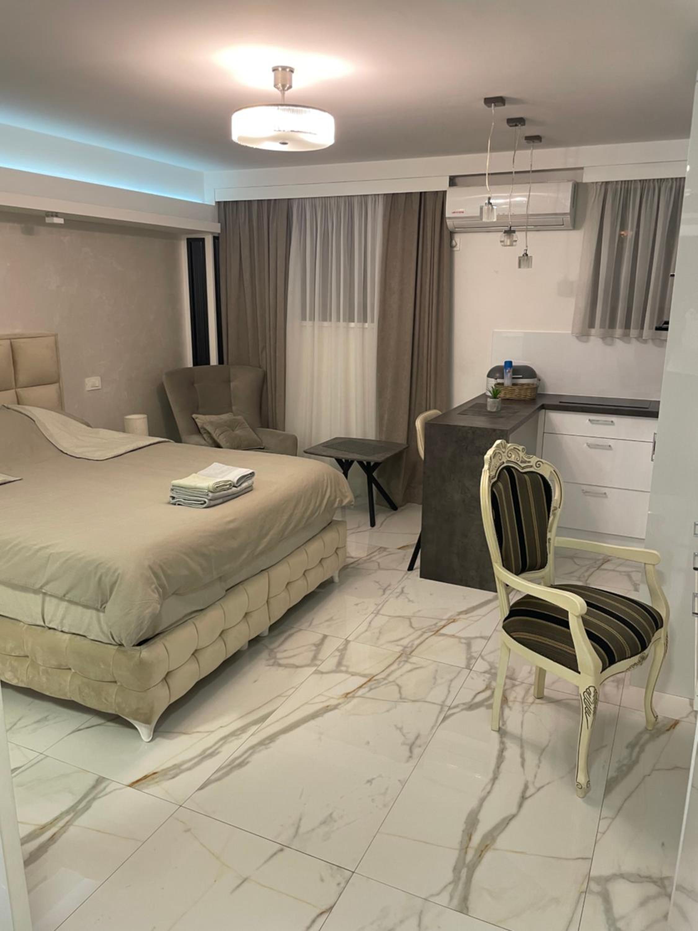 King Studio with Sofa Bed