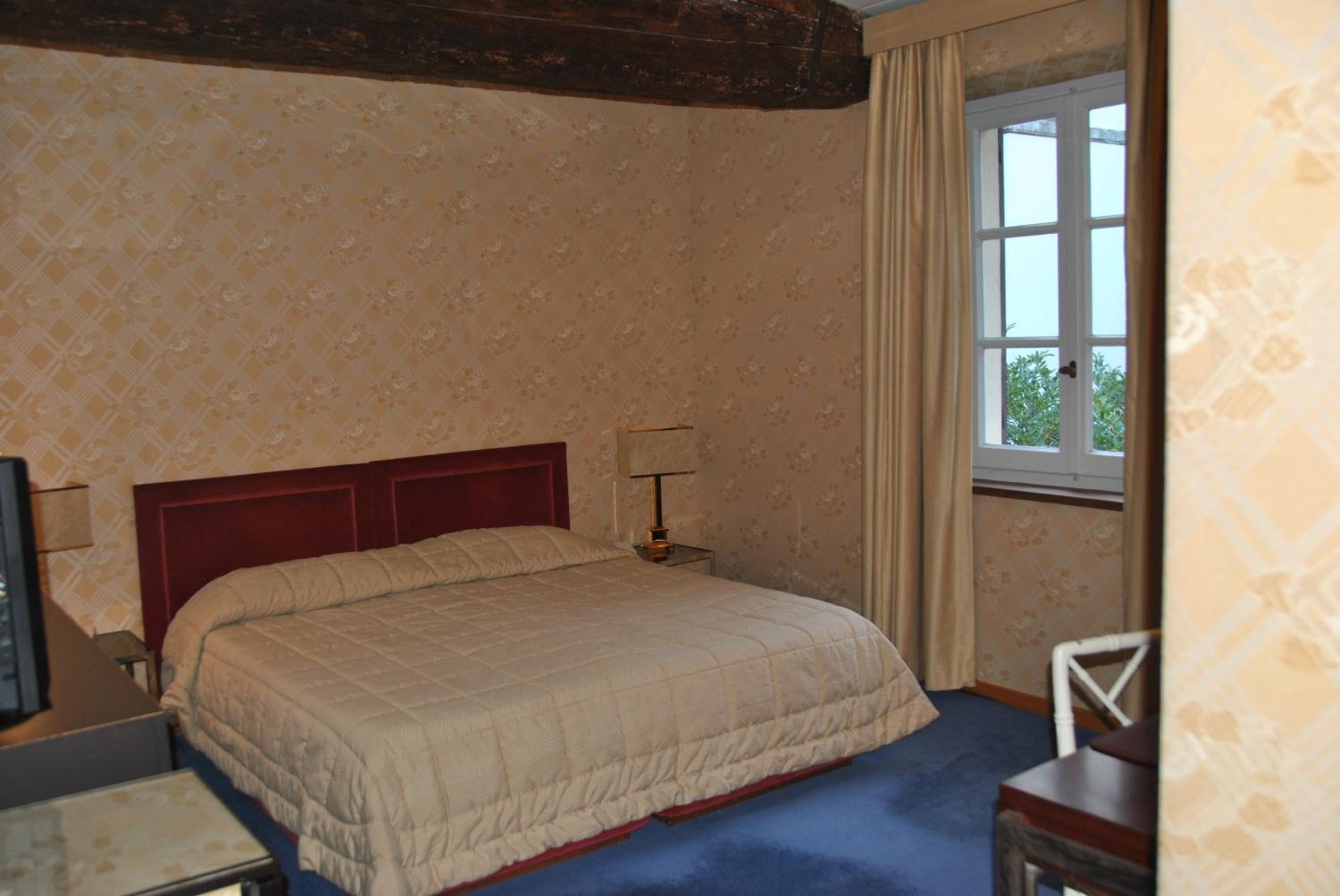 Standard Double Room - Photo 11