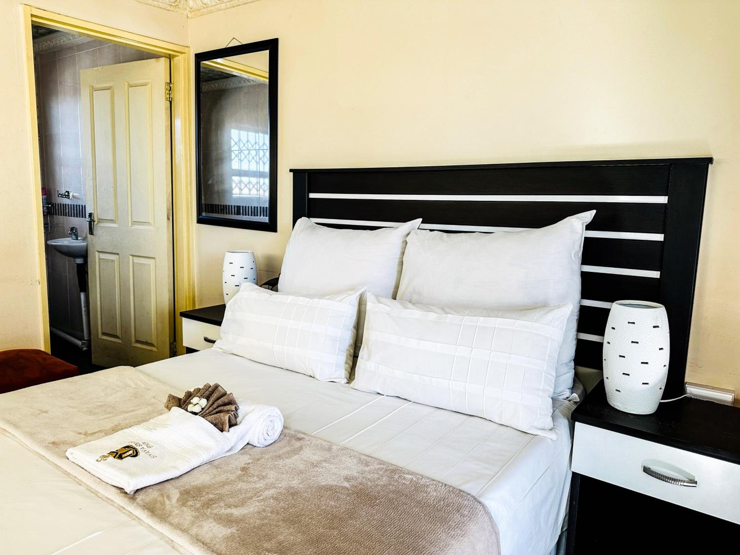 Deluxe Double Room with Bath photo 2