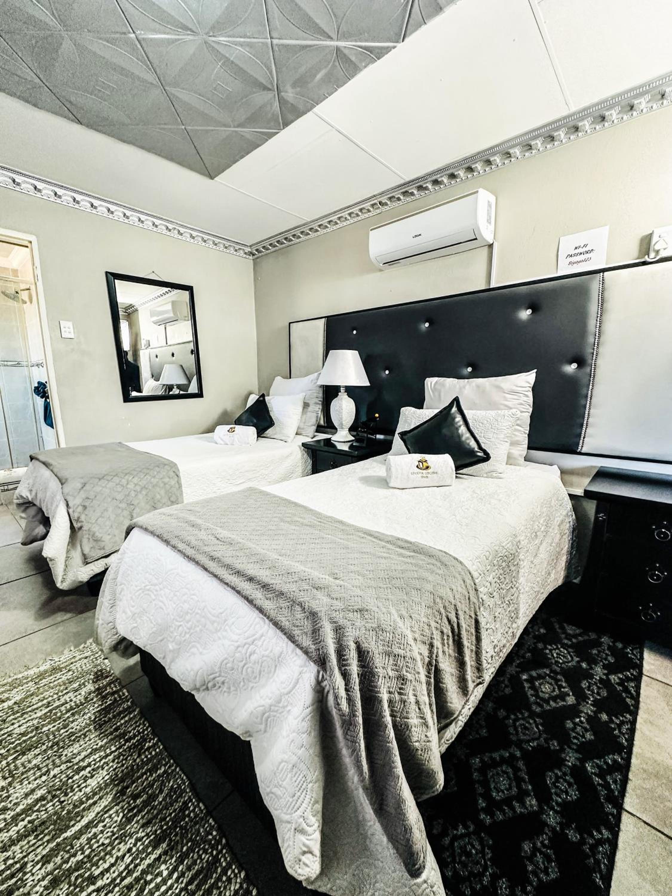 Family Room with Private Bathroom photo 3