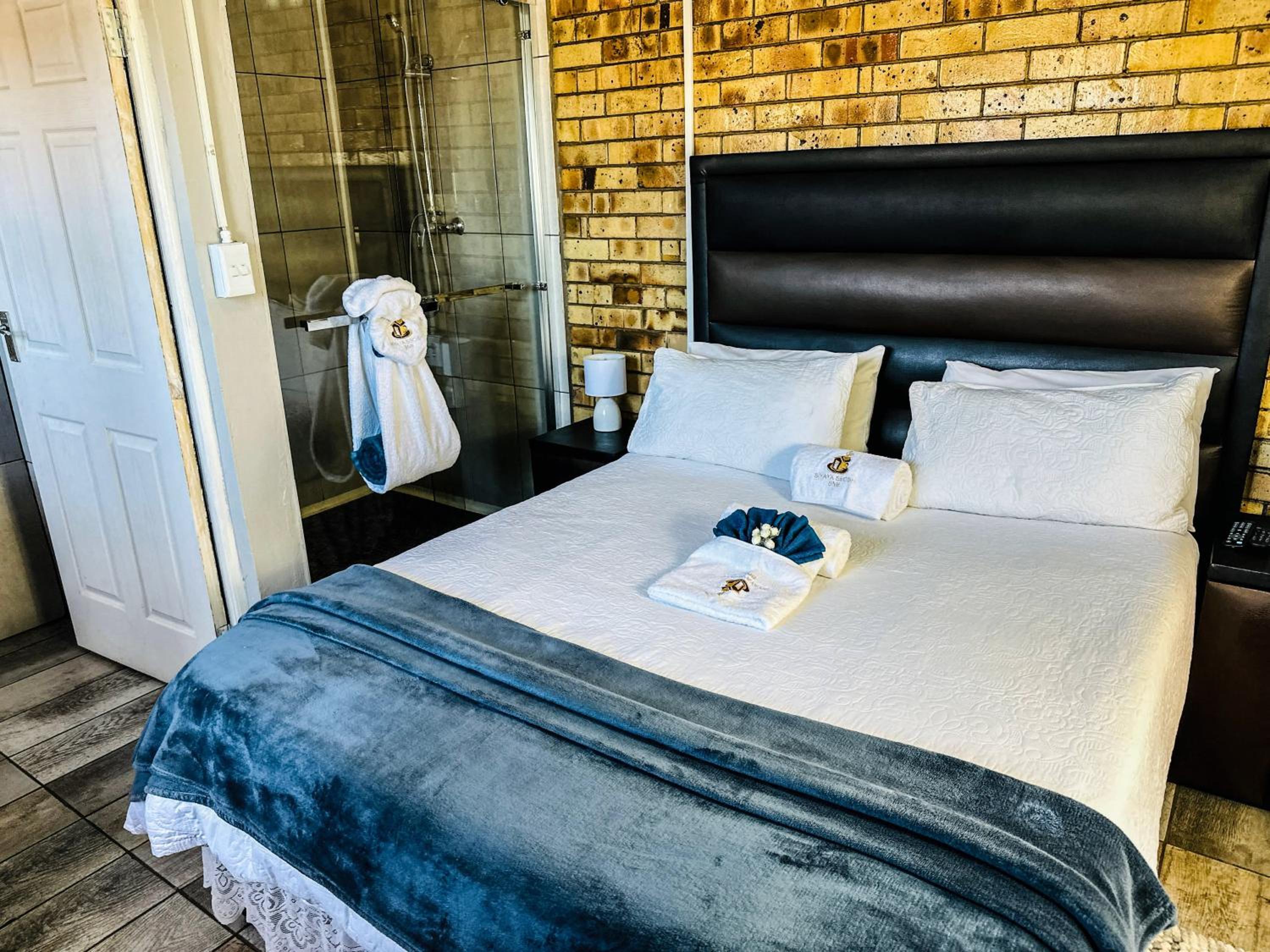 Queen Room photo 2