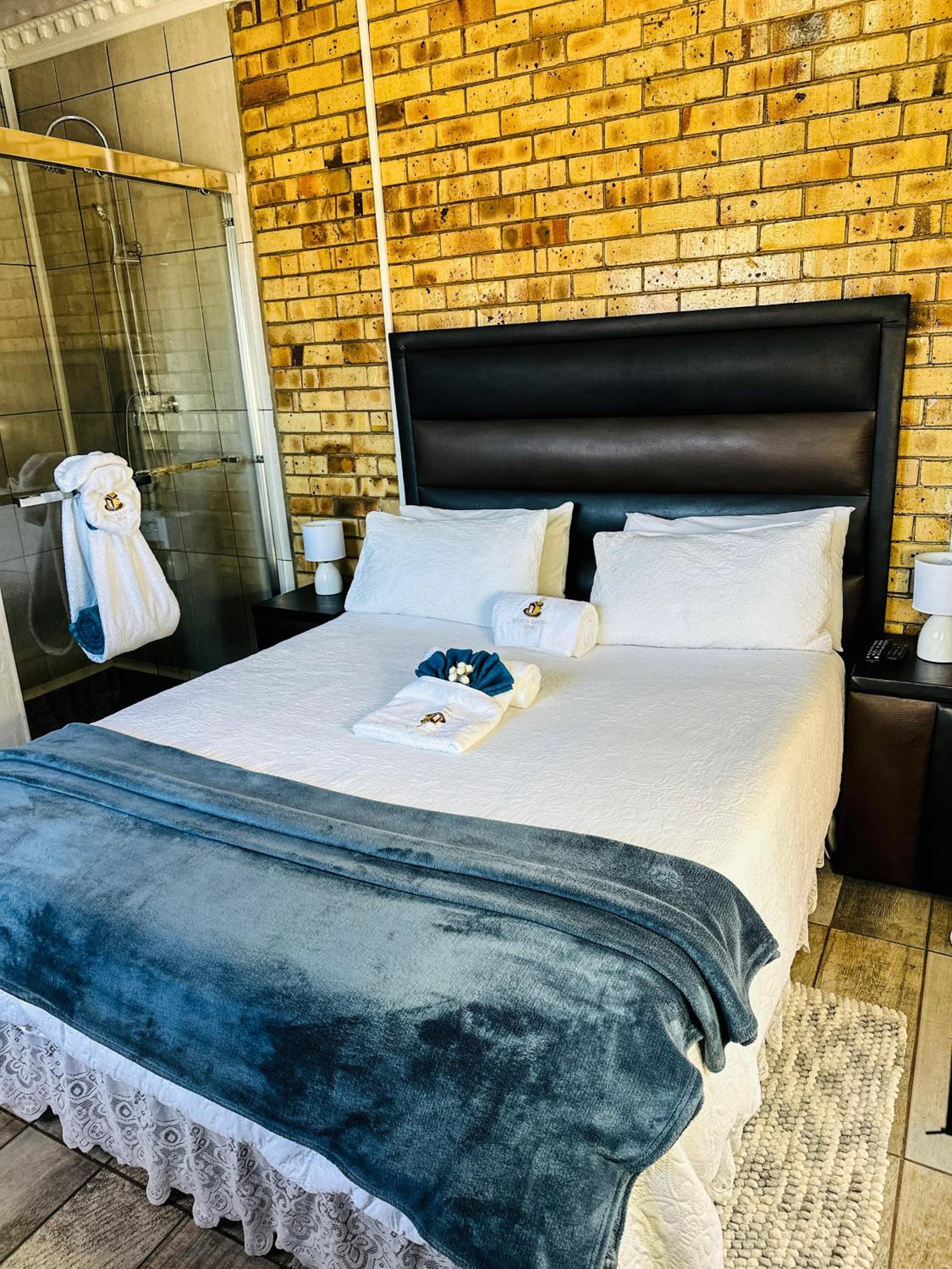 Queen Room photo 1