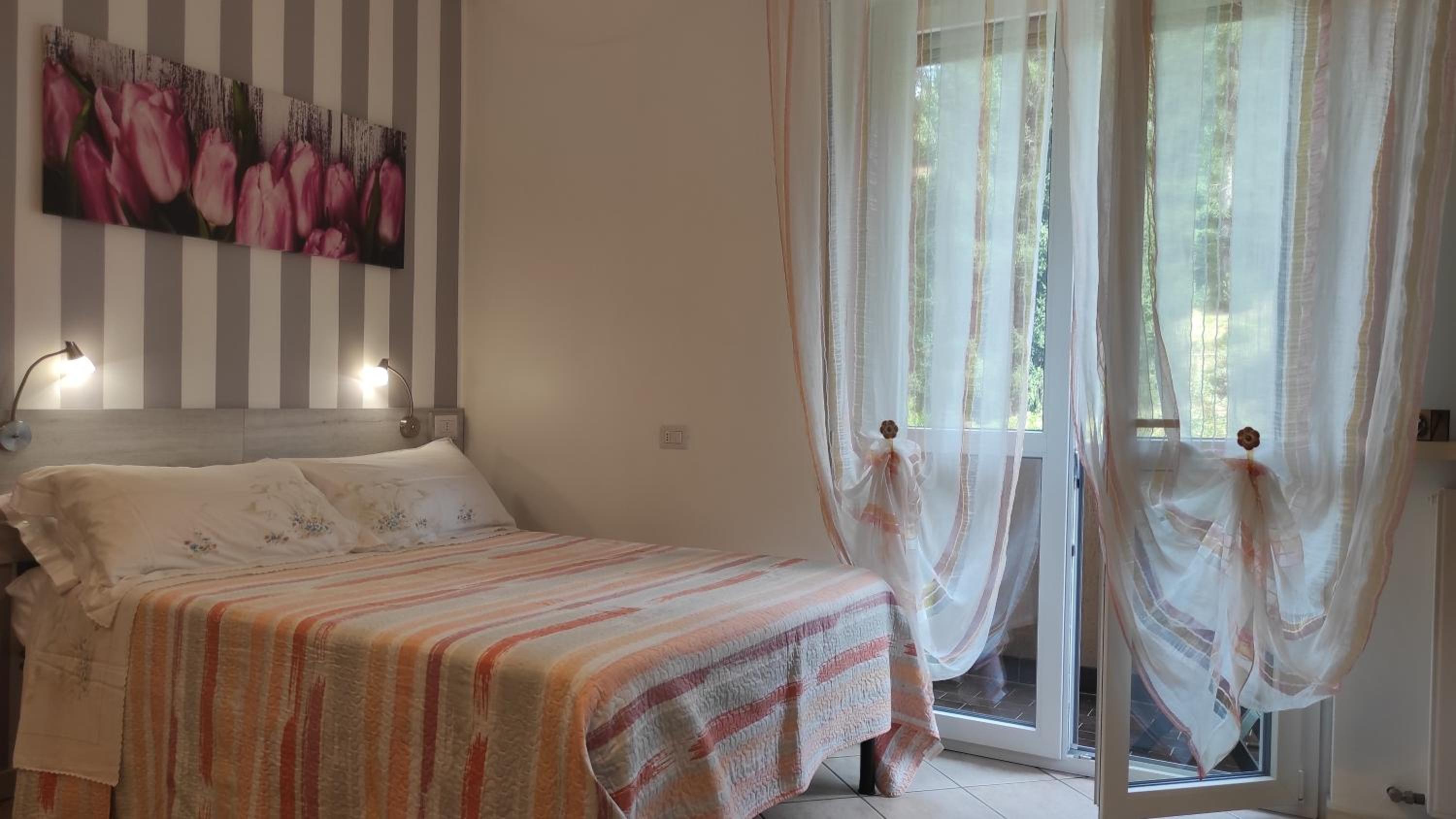 Studio Apartment - Photo 1