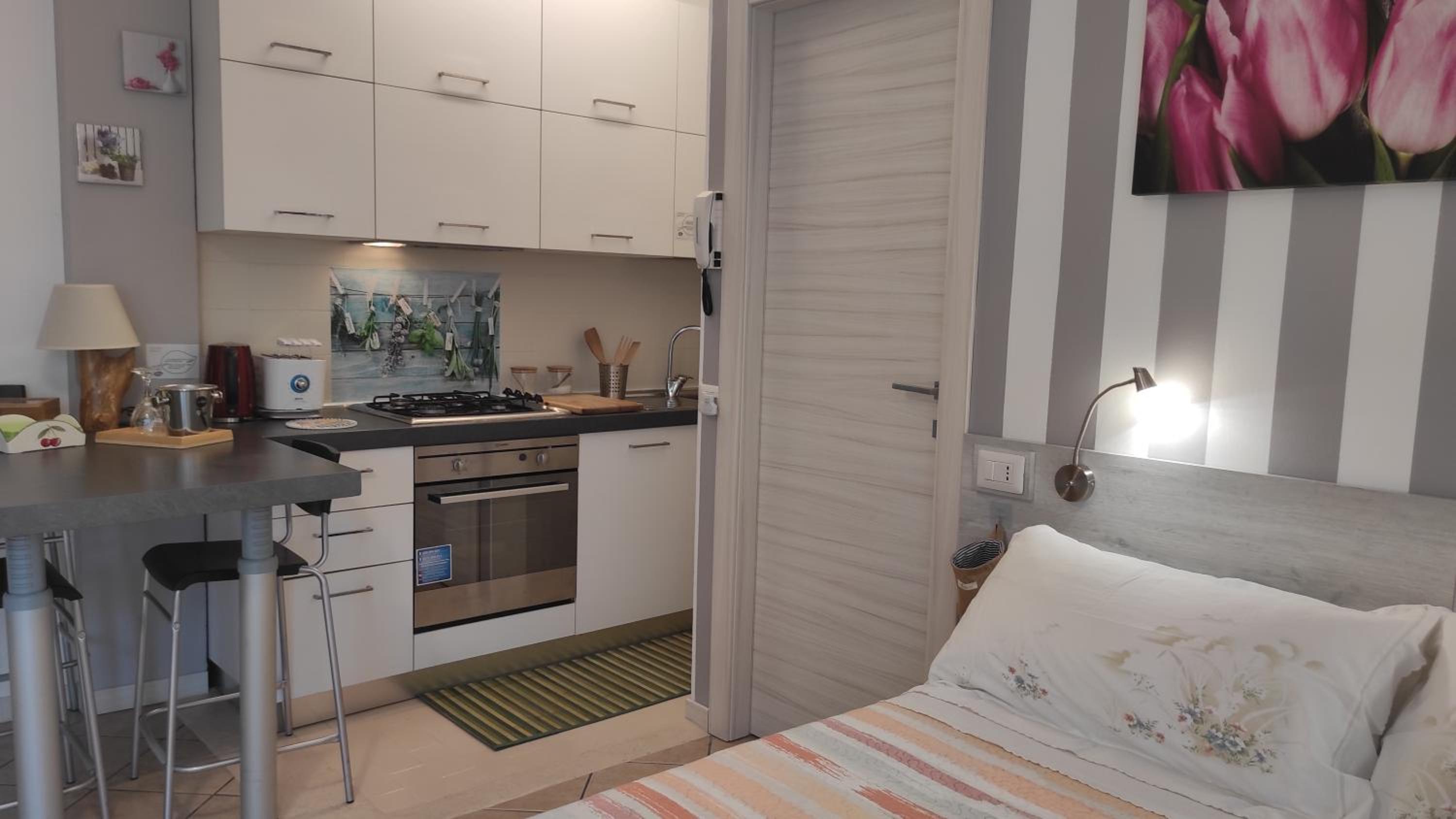 Studio Apartment - Photo 3