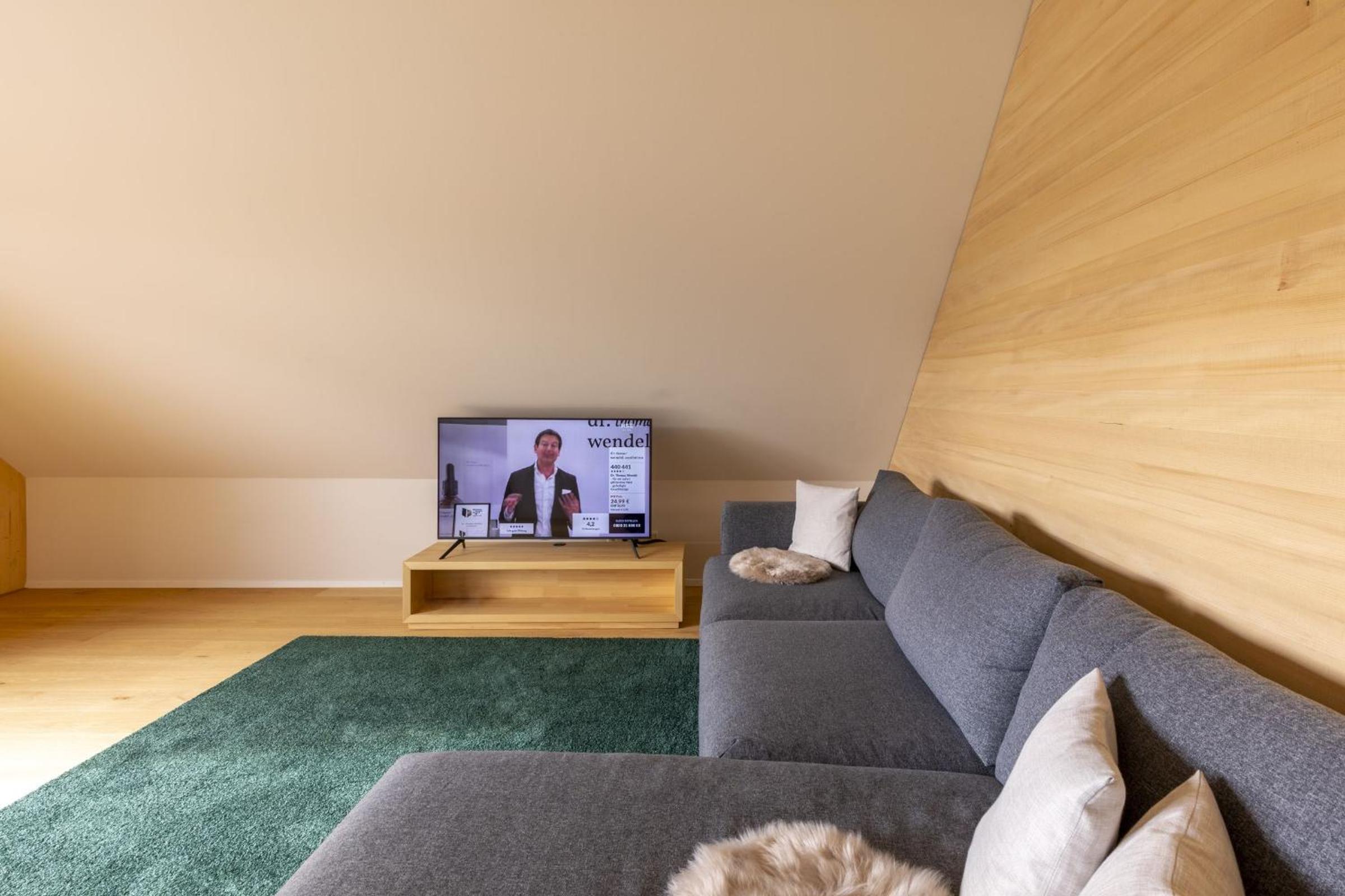 Two-Bedroom Deluxe Apartment with Balcony photo 2