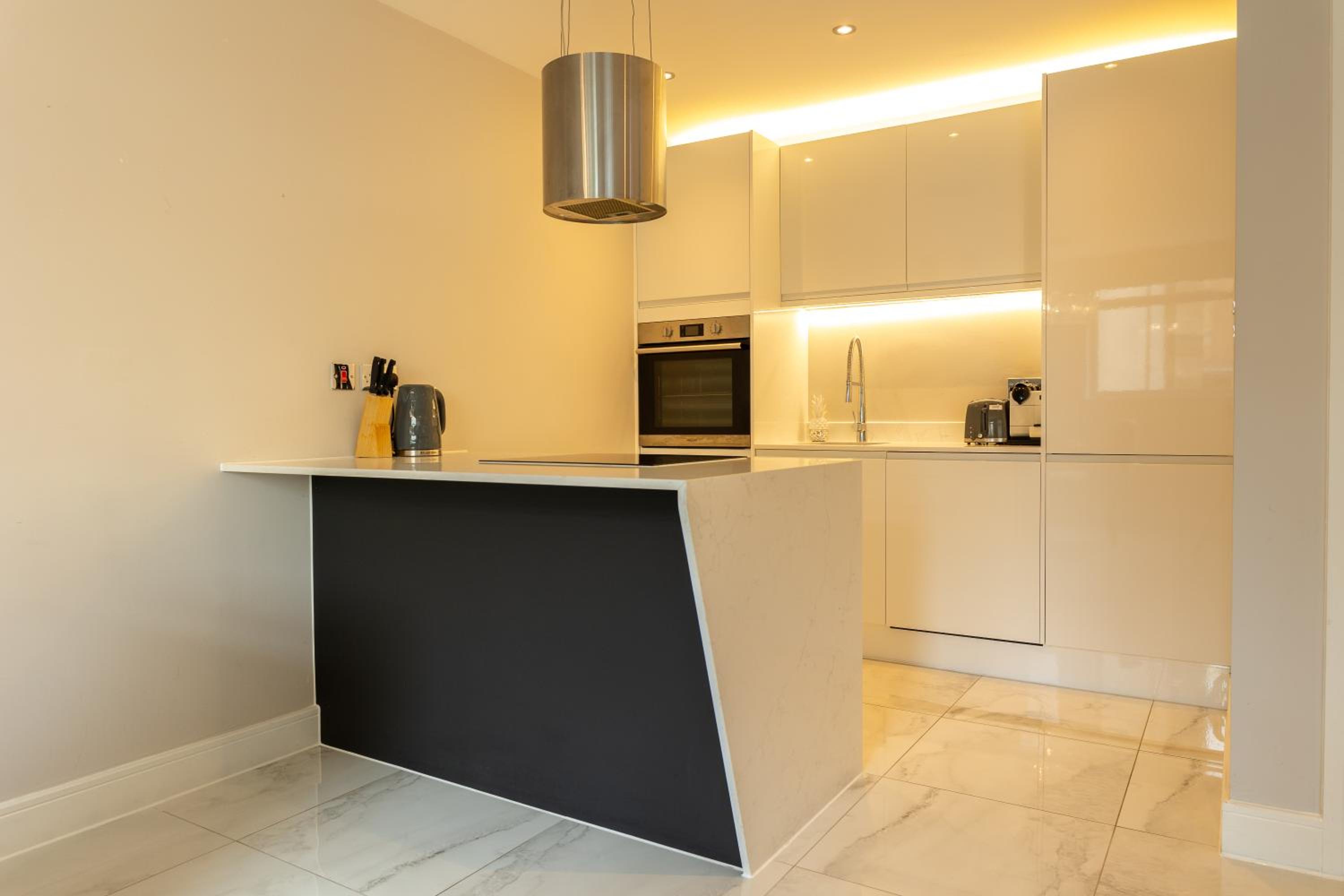 One-Bedroom Apartment - Photo 2