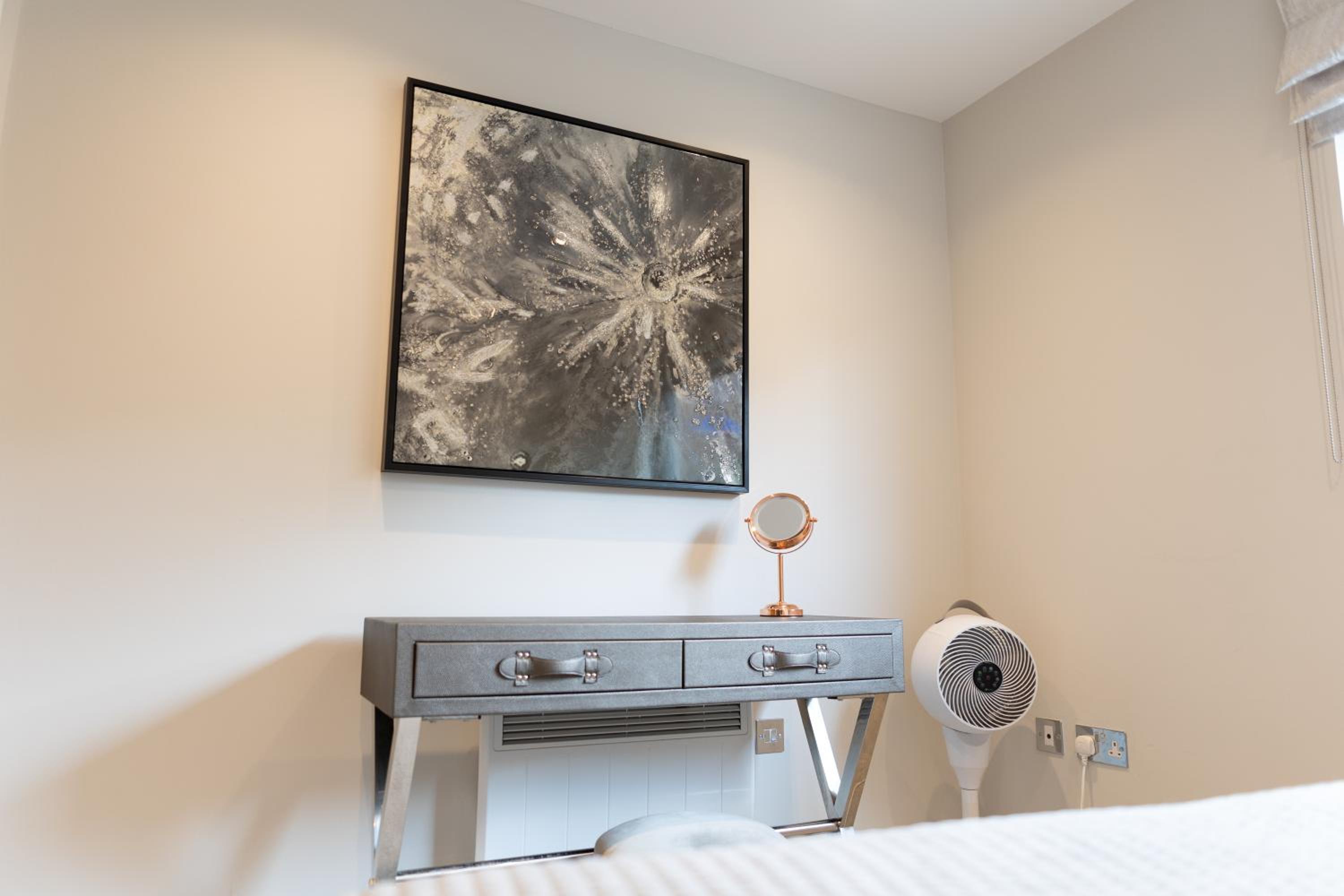 One-Bedroom Apartment - Photo 3