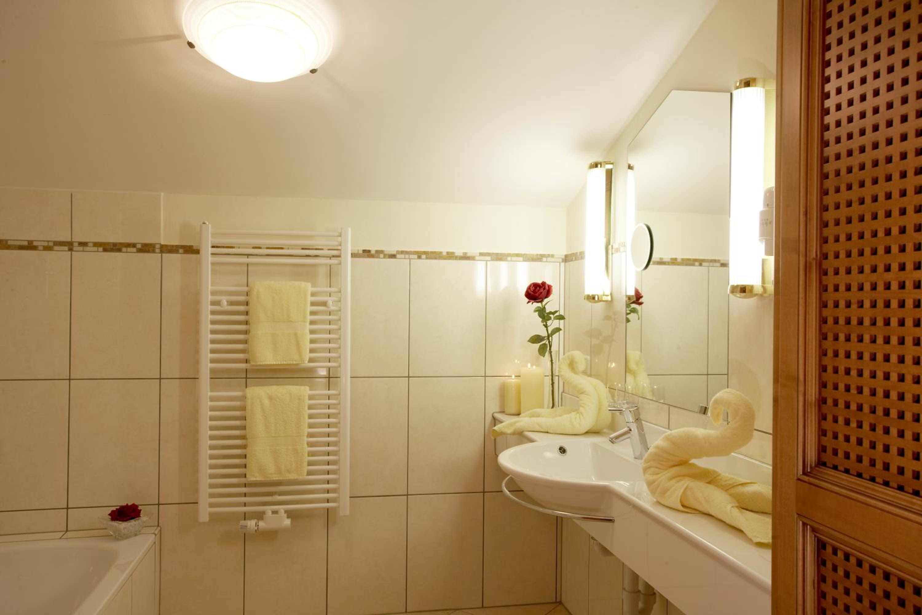 Two-Bedroom Apartment - Photo 2