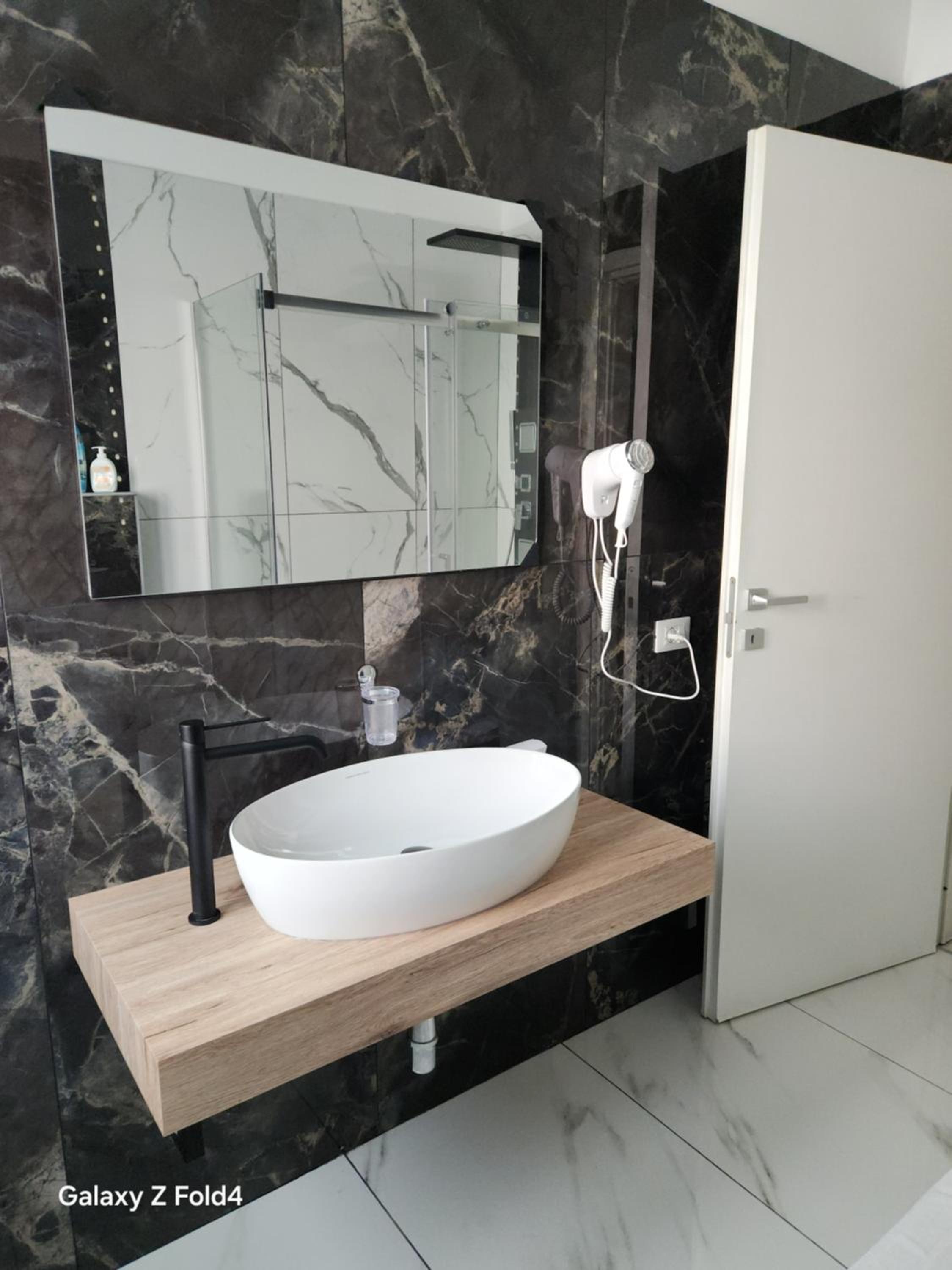 Quadruple Room with Private Bathroom photo 3