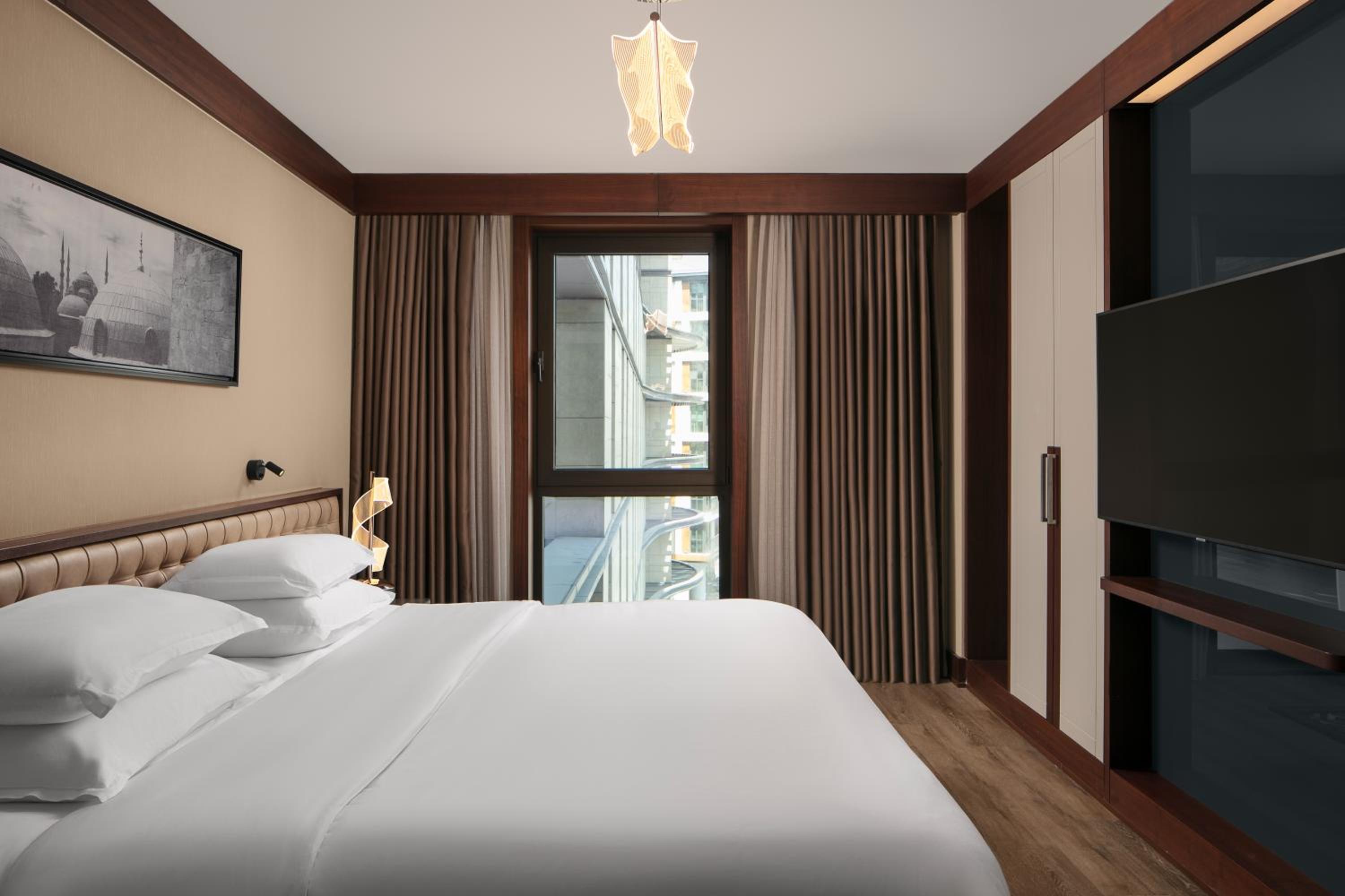 Junior Suite with Lounge Access