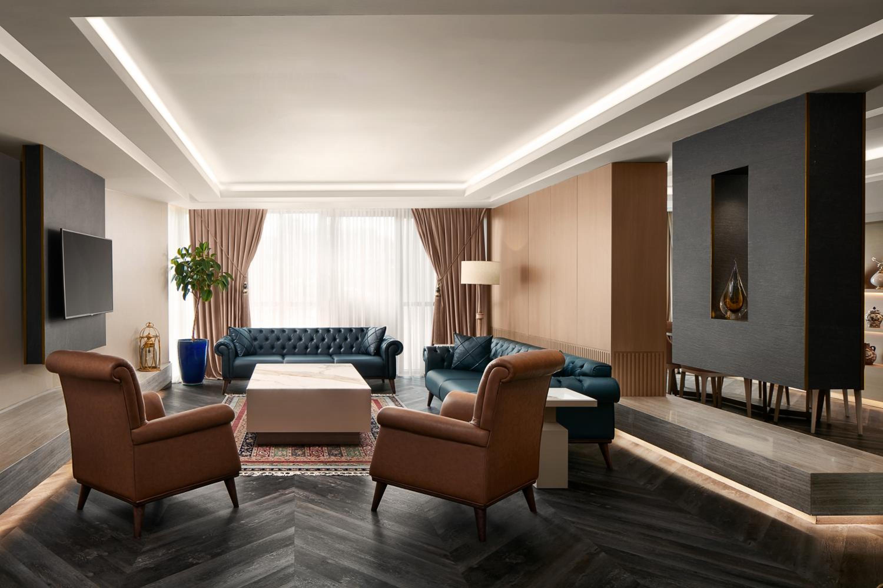 Executive Suite with Lounge Access
