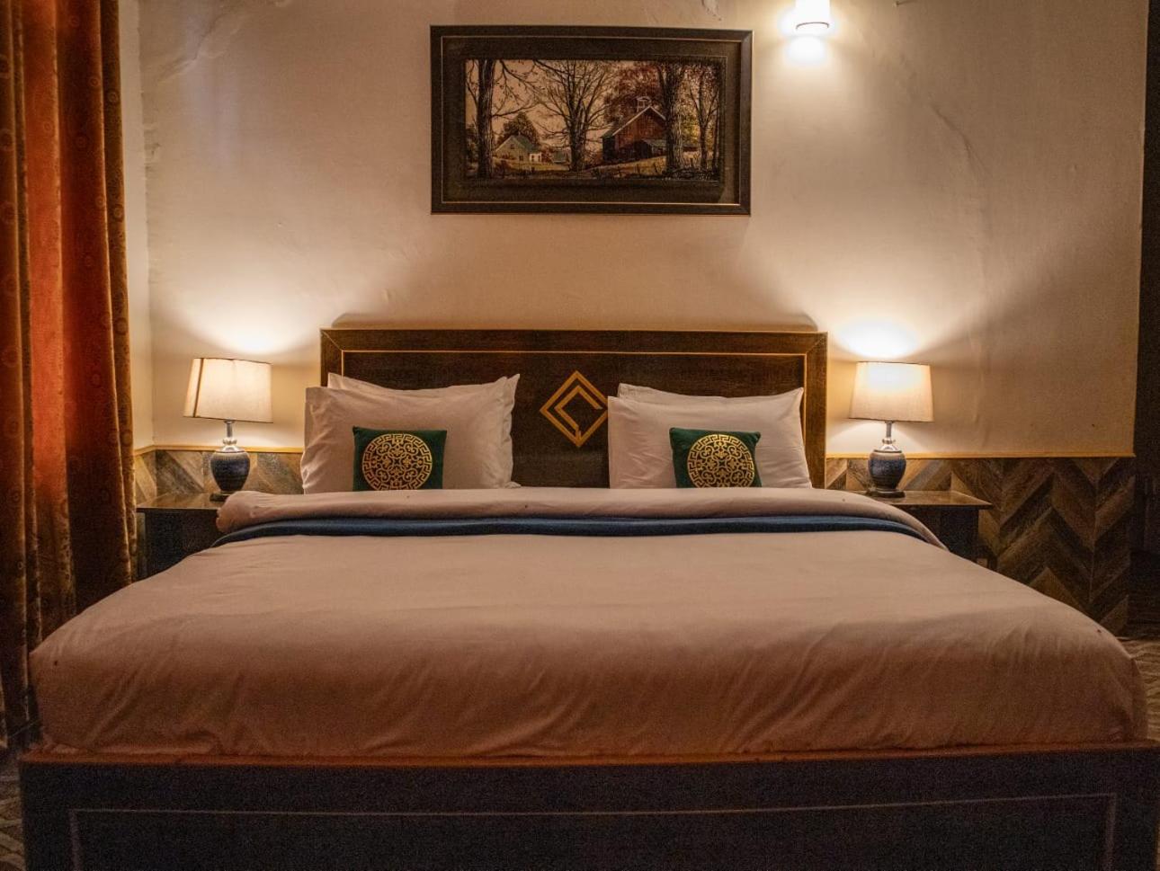 Deluxe King Room