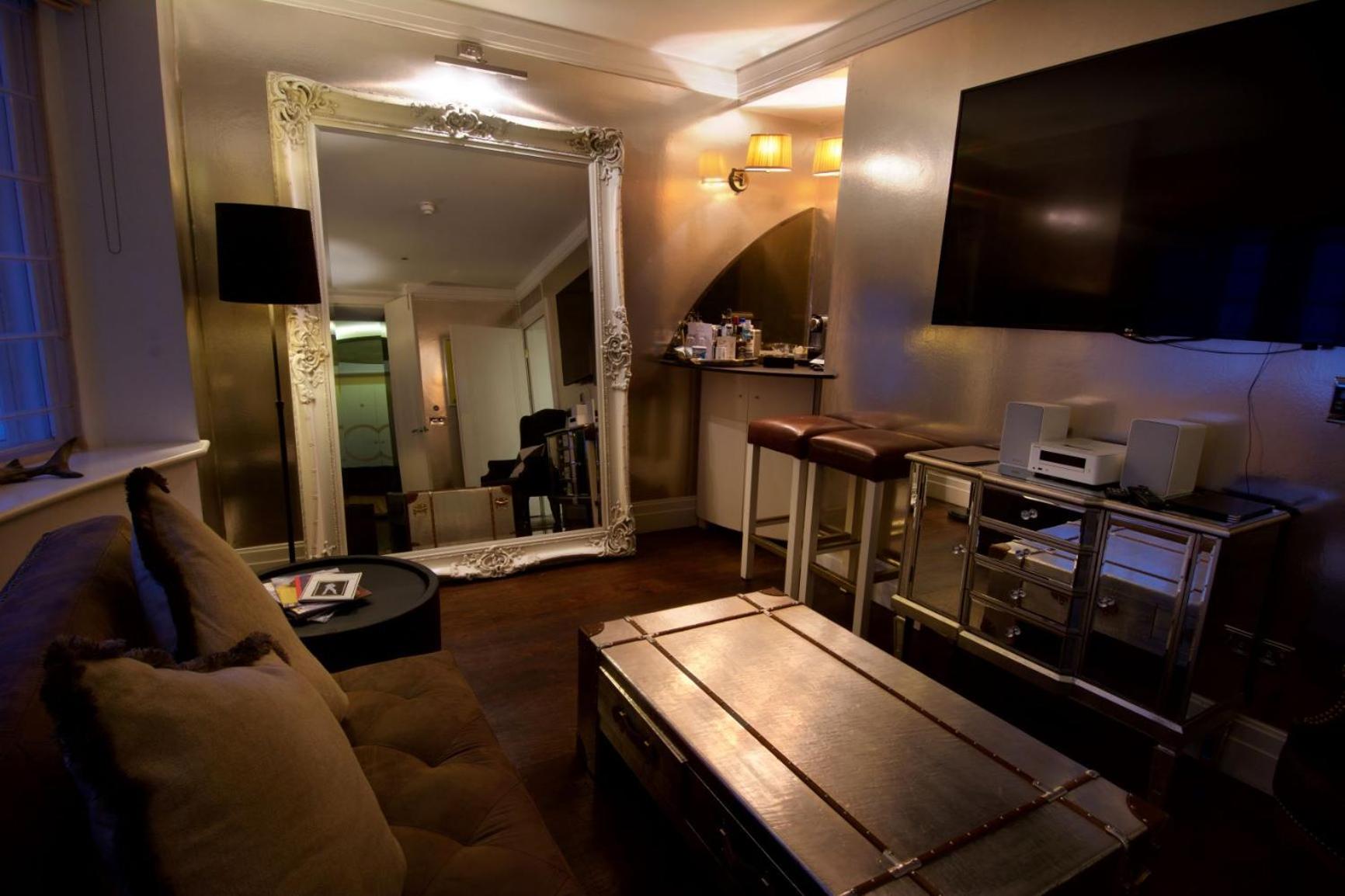 Deluxe Junior Suite photo 2