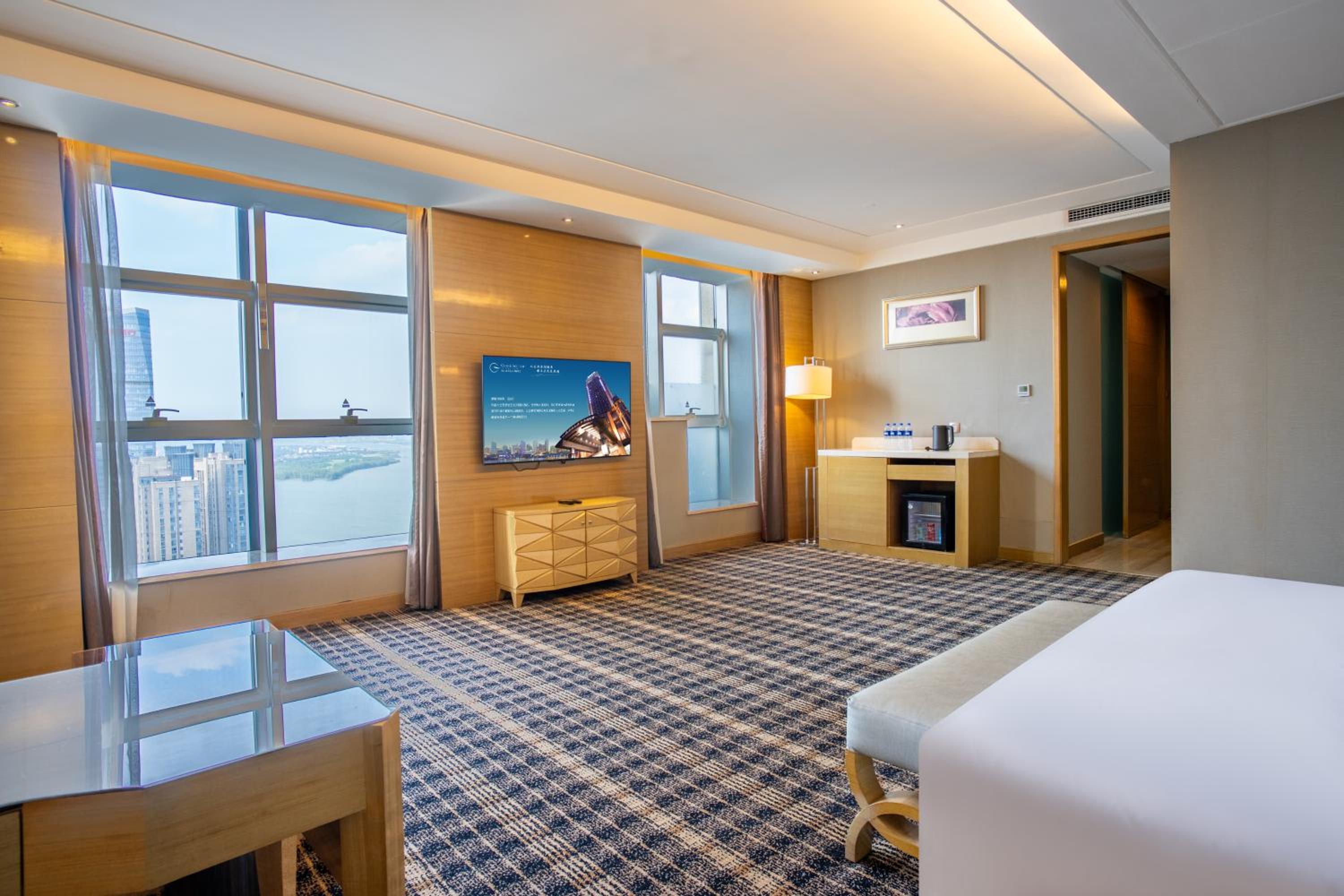 Deluxe King Room photo 3