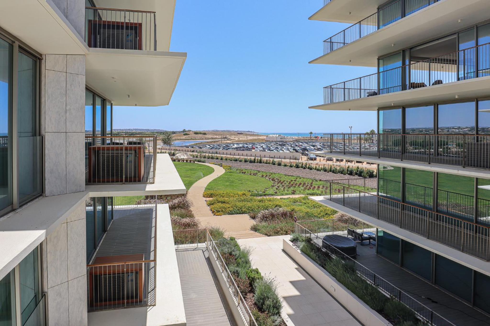 One-Bedroom Apartment - Sea Side photo 2