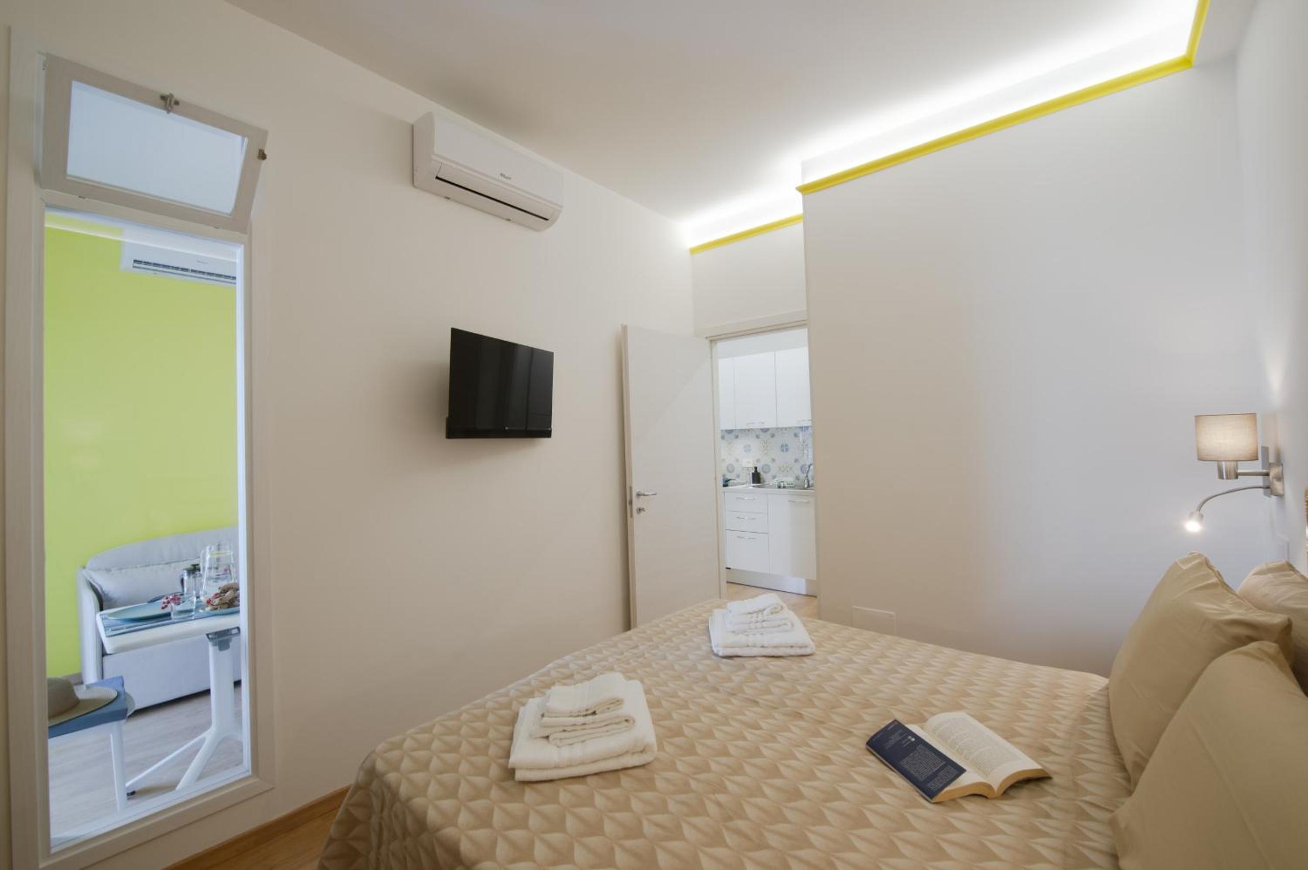 One-Bedroom Apartment with Balcony photo 3