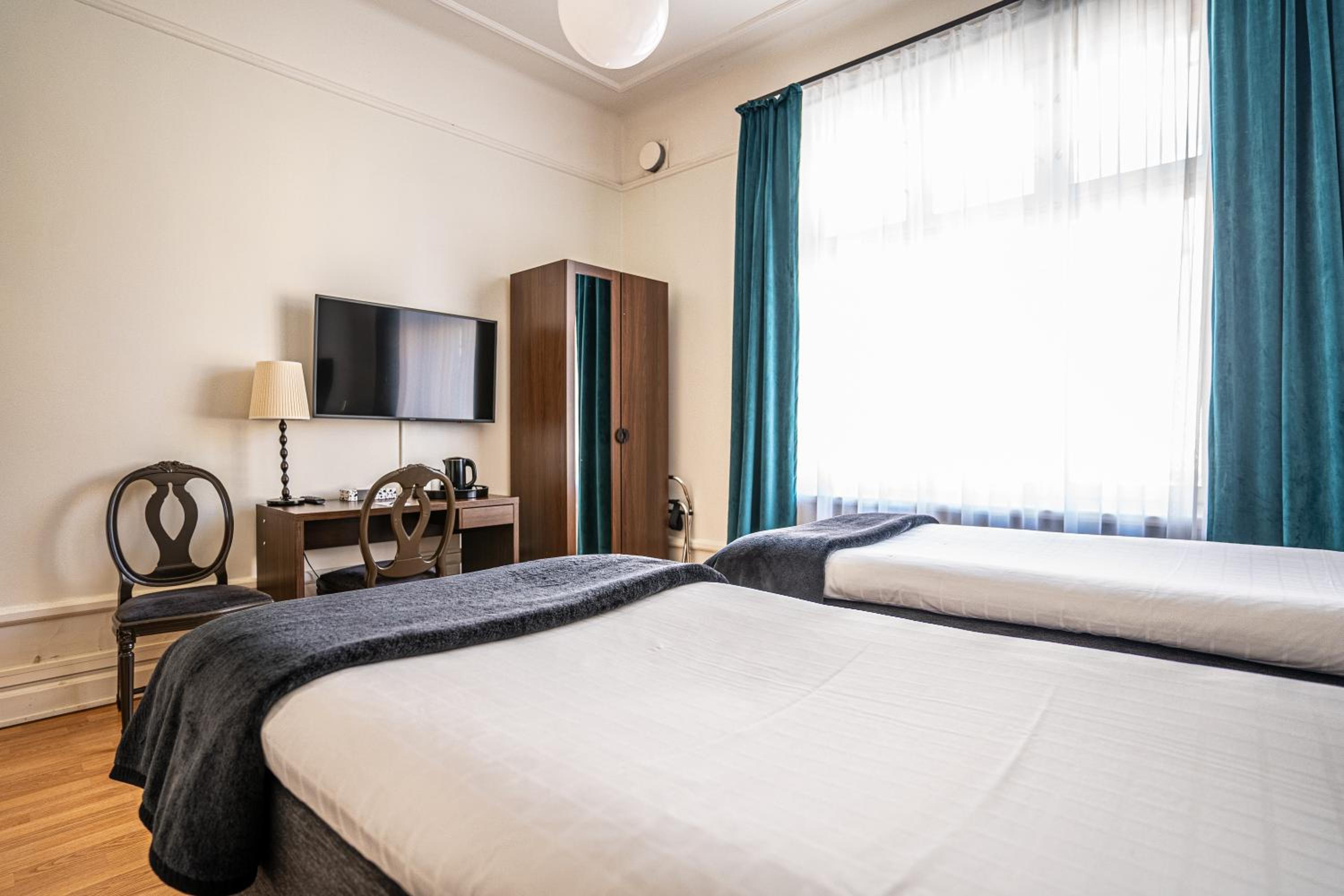 Twin Room - Photo 1