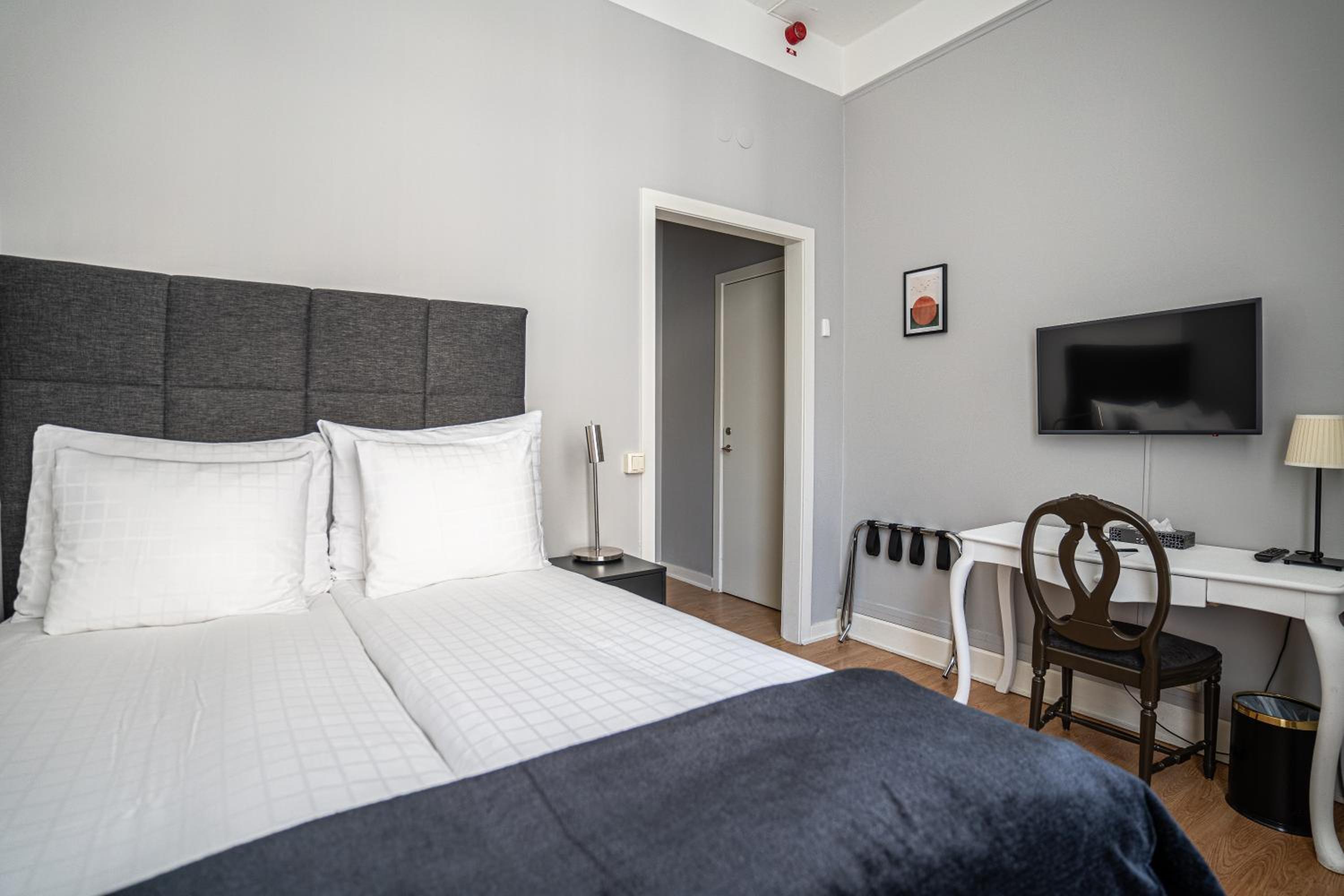 Small Double Room - Photo 2