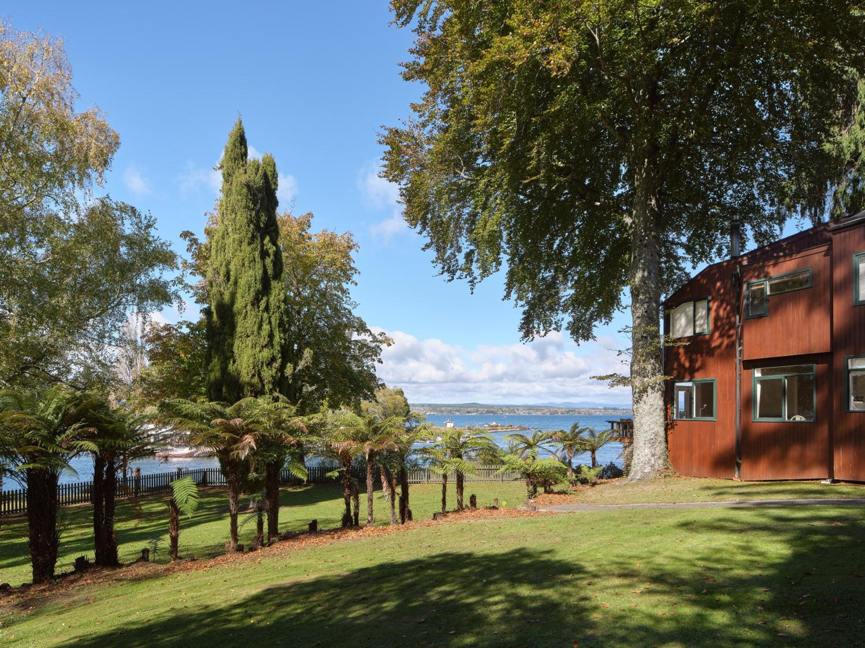 Apartment with Lake View