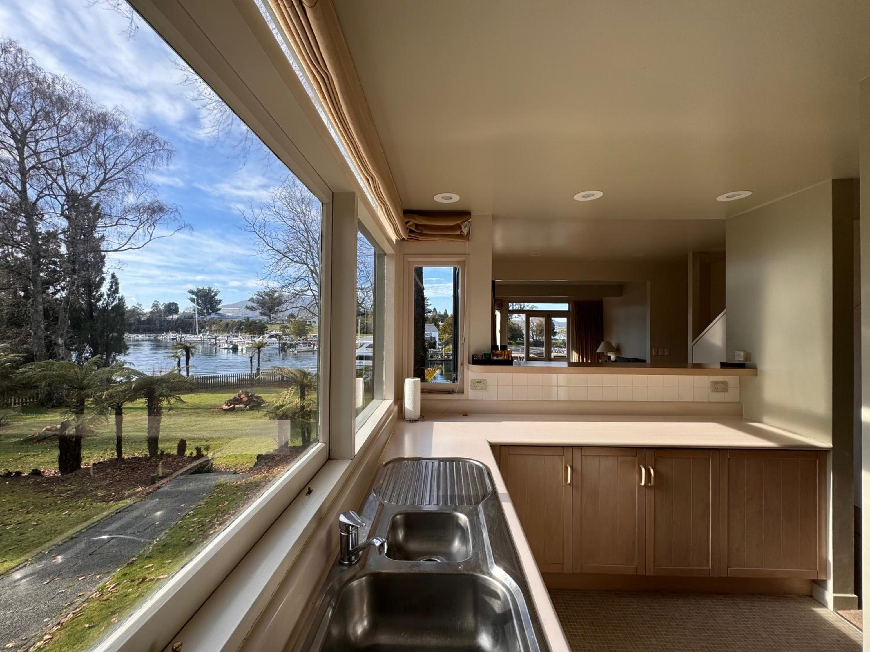 Apartment with Lake View
