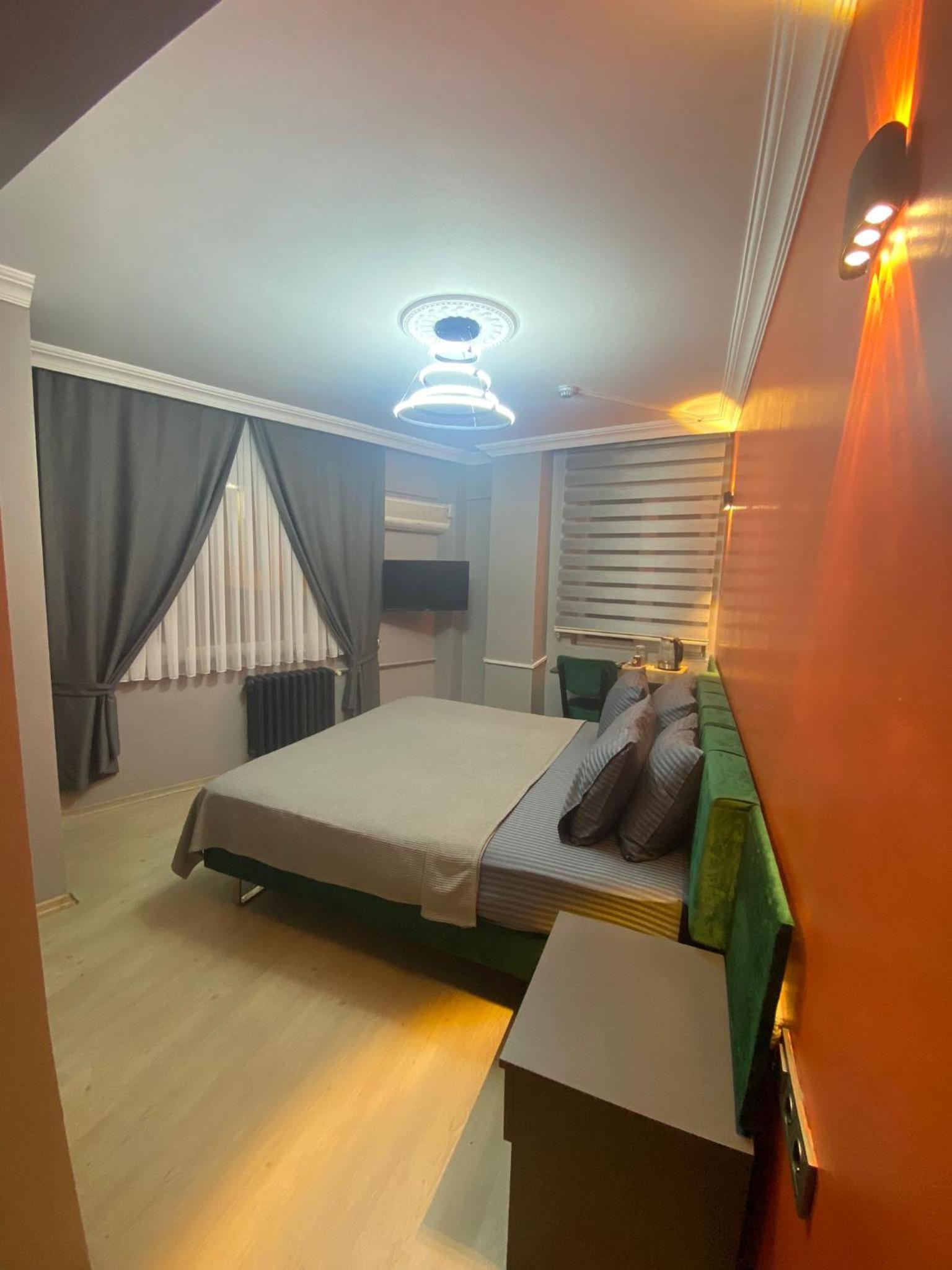 Deluxe Double Room with Balcony photo 2