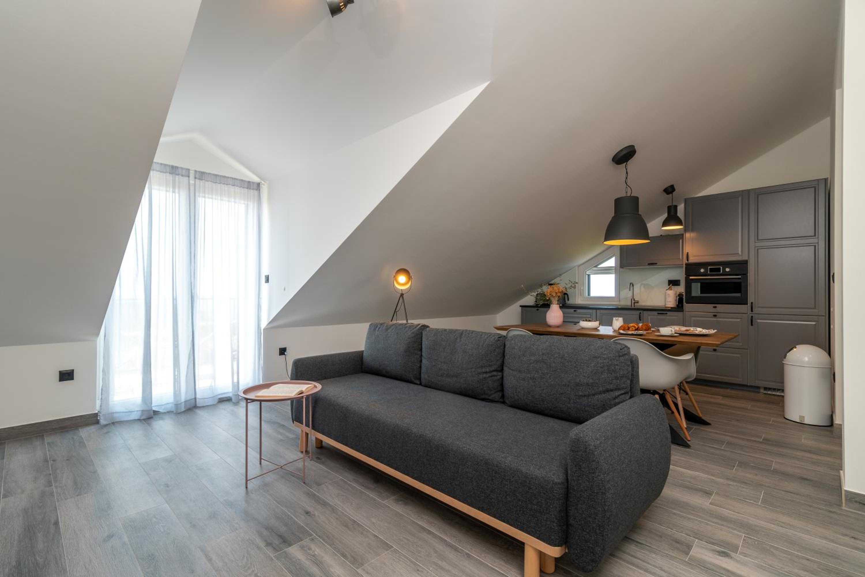 One-Bedroom Apartment with Sea View and Balcony photo 1