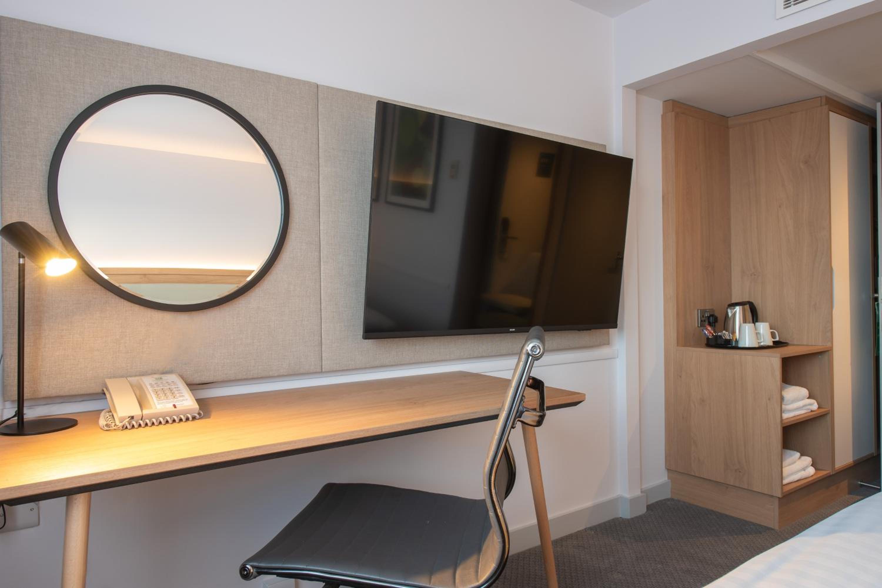 Standard Double Room with Double Bed and Two Single Sofa Beds thumbnail 6