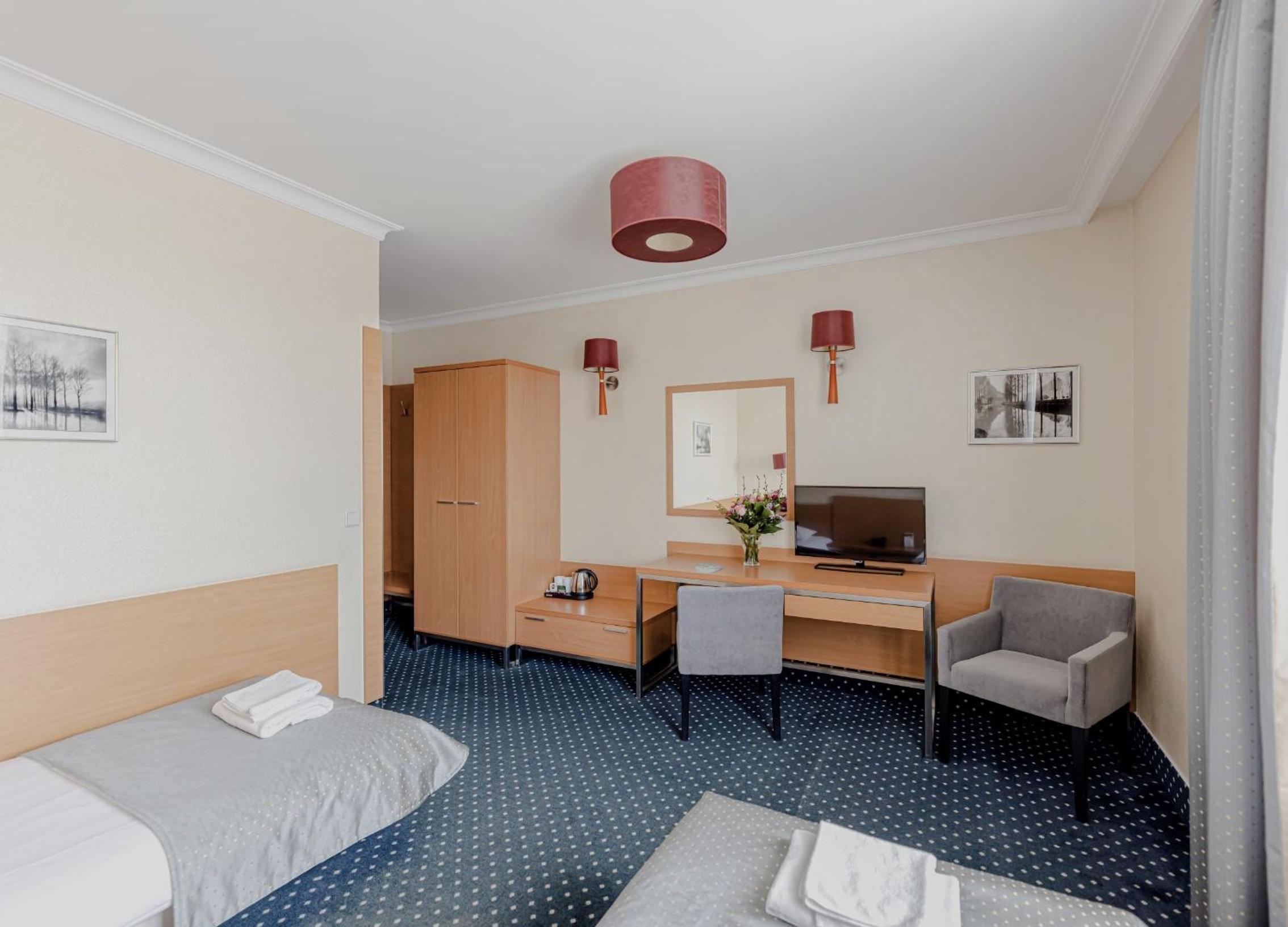 Twin Room - Photo 2