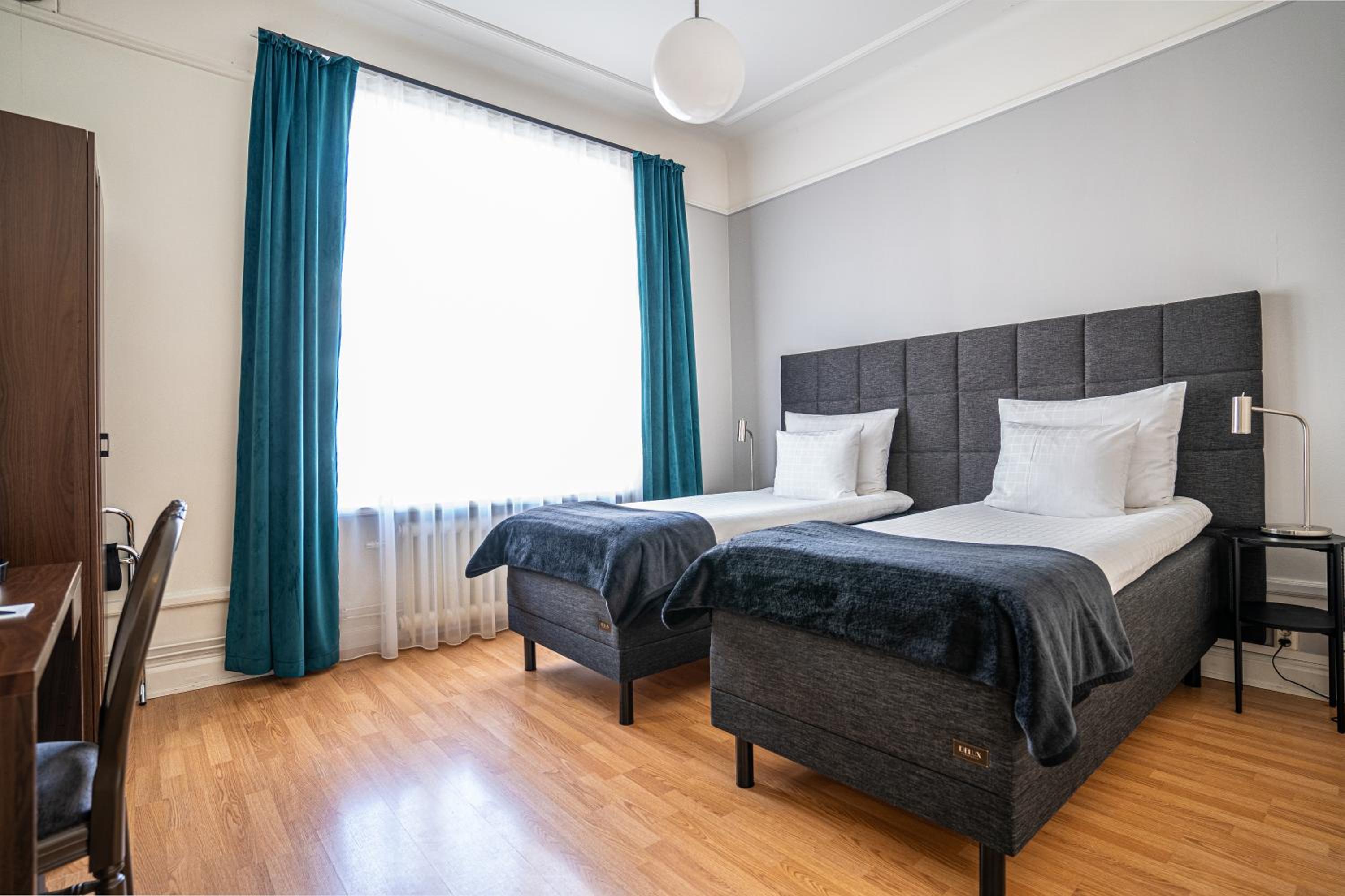 Twin Room - Photo 3
