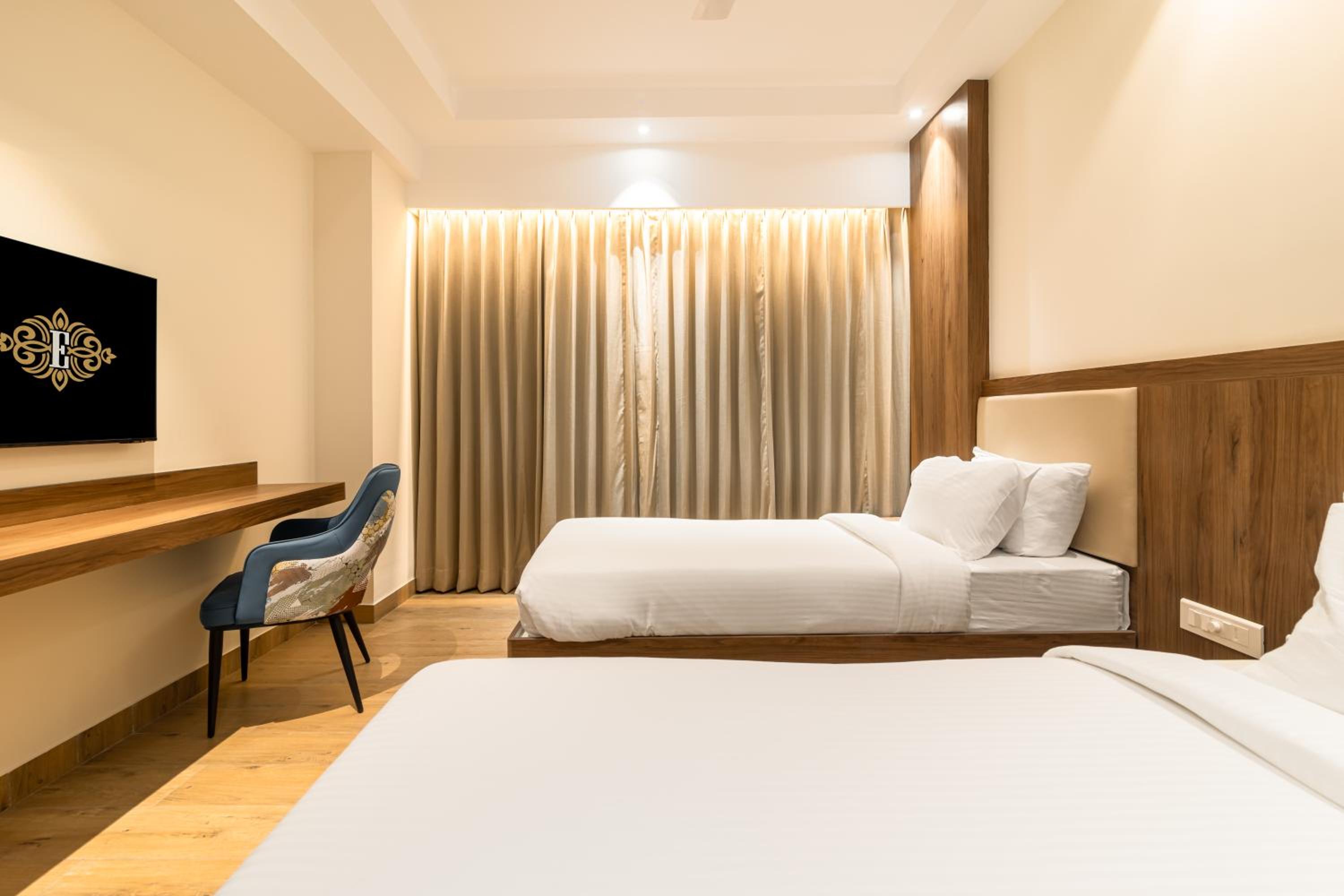 Twin Room - Photo 3