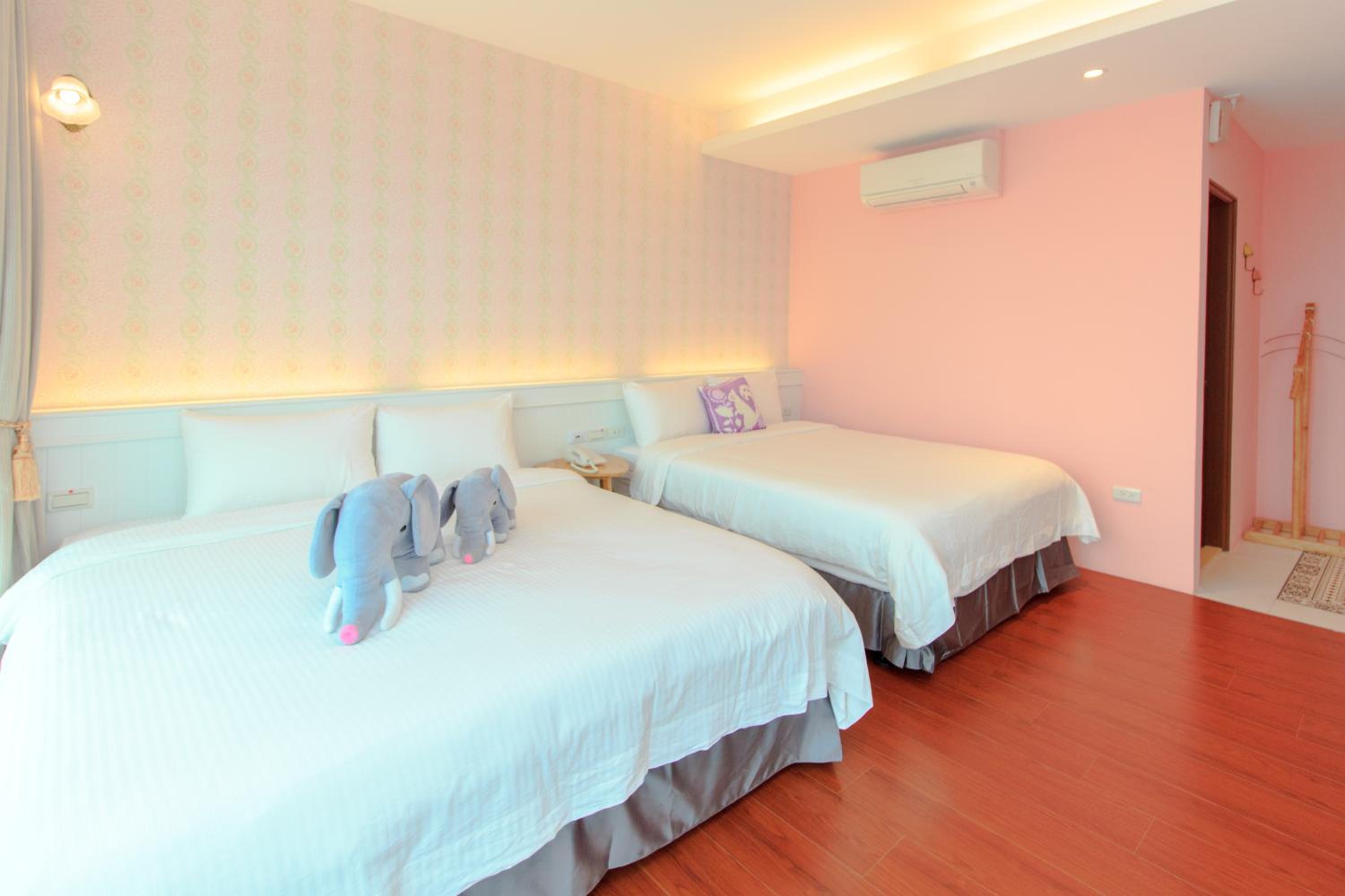 Superior Quadruple Room photo 3